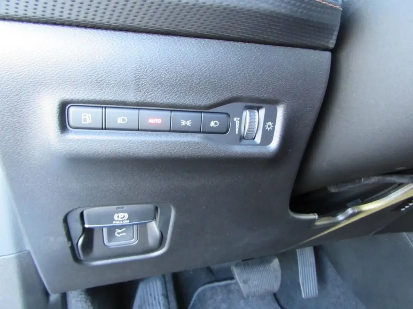 2026 /Global Black Jeep Cherokee Laredo (3C4PJMB22TT) with an 1.6L L4 DOHC 16V HYBRID engine, located at 12830 Highway 21, De Soto, MO, 63020, (636) 337-7777, 38.153099, -90.573624 - **Adventure Awaits with the 2026 Jeep Cherokee Limited! Discover Your Next Journey Today!**<br /> <br /> Are you ready to elevate your lifestyle with a vehicle that combines rugged capability and modern comfort? Whether you're planning weekend getaways, running errands around De Soto, or tackling yo - Photo#13