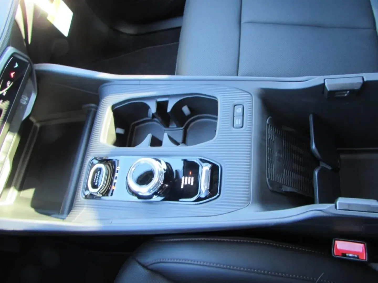 2026 /Global Black Jeep Cherokee Laredo (3C4PJMB22TT) with an 1.6L L4 DOHC 16V HYBRID engine, located at 12830 Highway 21, De Soto, MO, 63020, (636) 337-7777, 38.153099, -90.573624 - **Adventure Awaits with the 2026 Jeep Cherokee Limited! Discover Your Next Journey Today!**<br /> <br /> Are you ready to elevate your lifestyle with a vehicle that combines rugged capability and modern comfort? Whether you're planning weekend getaways, running errands around De Soto, or tackling yo - Photo#20