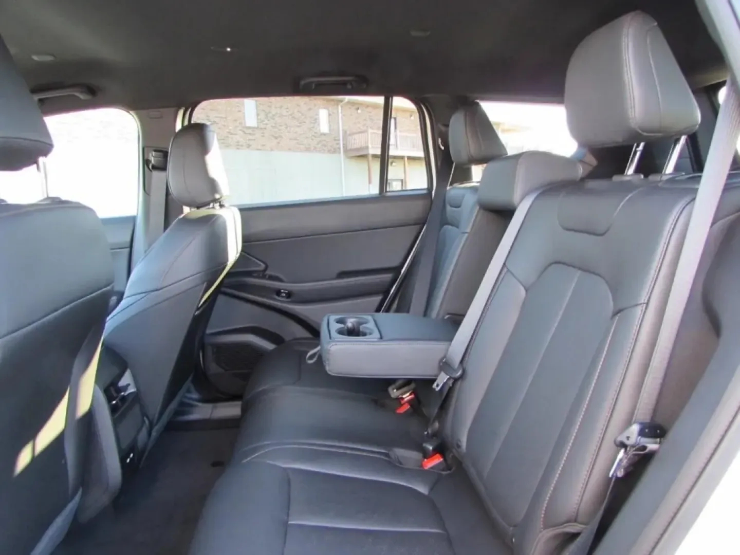 2026 /Global Black Jeep Cherokee Laredo (3C4PJMB22TT) with an 1.6L L4 DOHC 16V HYBRID engine, located at 12830 Highway 21, De Soto, MO, 63020, (636) 337-7777, 38.153099, -90.573624 - **Adventure Awaits with the 2026 Jeep Cherokee Limited! Discover Your Next Journey Today!**<br /> <br /> Are you ready to elevate your lifestyle with a vehicle that combines rugged capability and modern comfort? Whether you're planning weekend getaways, running errands around De Soto, or tackling yo - Photo#23