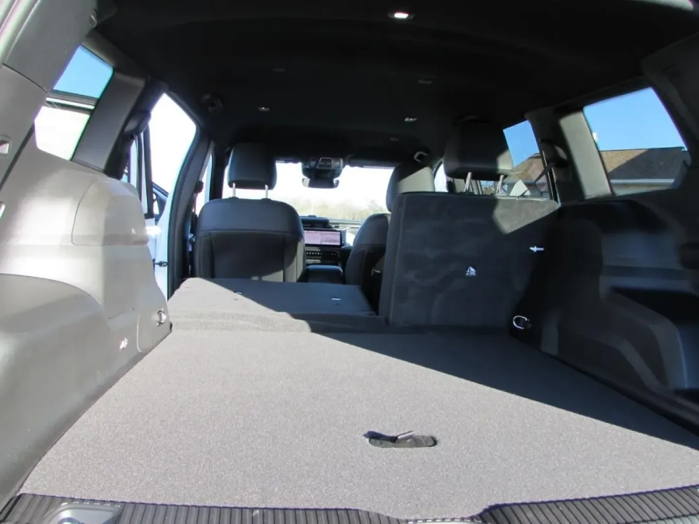 2026 /Global Black Jeep Cherokee Laredo (3C4PJMB22TT) with an 1.6L L4 DOHC 16V HYBRID engine, located at 12830 Highway 21, De Soto, MO, 63020, (636) 337-7777, 38.153099, -90.573624 - **Adventure Awaits with the 2026 Jeep Cherokee Limited! Discover Your Next Journey Today!**<br /> <br /> Are you ready to elevate your lifestyle with a vehicle that combines rugged capability and modern comfort? Whether you're planning weekend getaways, running errands around De Soto, or tackling yo - Photo#28