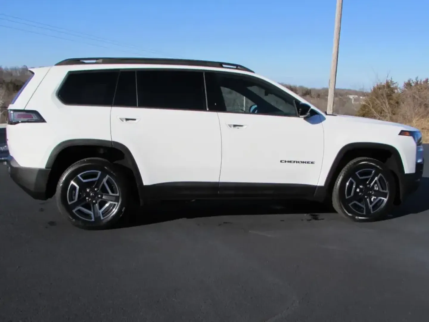 2026 /Global Black Jeep Cherokee Limited (3C4PJMB22TT) with an 1.6L L4 DOHC 16V HYBRID engine, located at 12830 Highway 21, De Soto, MO, 63020, (636) 337-7777, 38.153099, -90.573624 - **Adventure Awaits with the 2026 Jeep Cherokee Limited! Discover Your Next Journey Today!**<br /> <br /> Are you ready to elevate your lifestyle with a vehicle that combines rugged capability and modern comfort? Whether you're planning weekend getaways, running errands around De Soto, or tackling yo - Photo#7