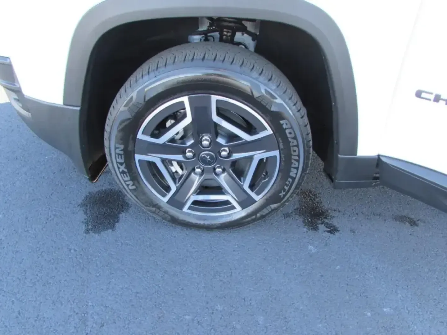 2026 /Global Black Jeep Cherokee Limited (3C4PJMB22TT) with an 1.6L L4 DOHC 16V HYBRID engine, located at 12830 Highway 21, De Soto, MO, 63020, (636) 337-7777, 38.153099, -90.573624 - **Adventure Awaits with the 2026 Jeep Cherokee Limited! Discover Your Next Journey Today!**<br /> <br /> Are you ready to elevate your lifestyle with a vehicle that combines rugged capability and modern comfort? Whether you're planning weekend getaways, running errands around De Soto, or tackling yo - Photo#9