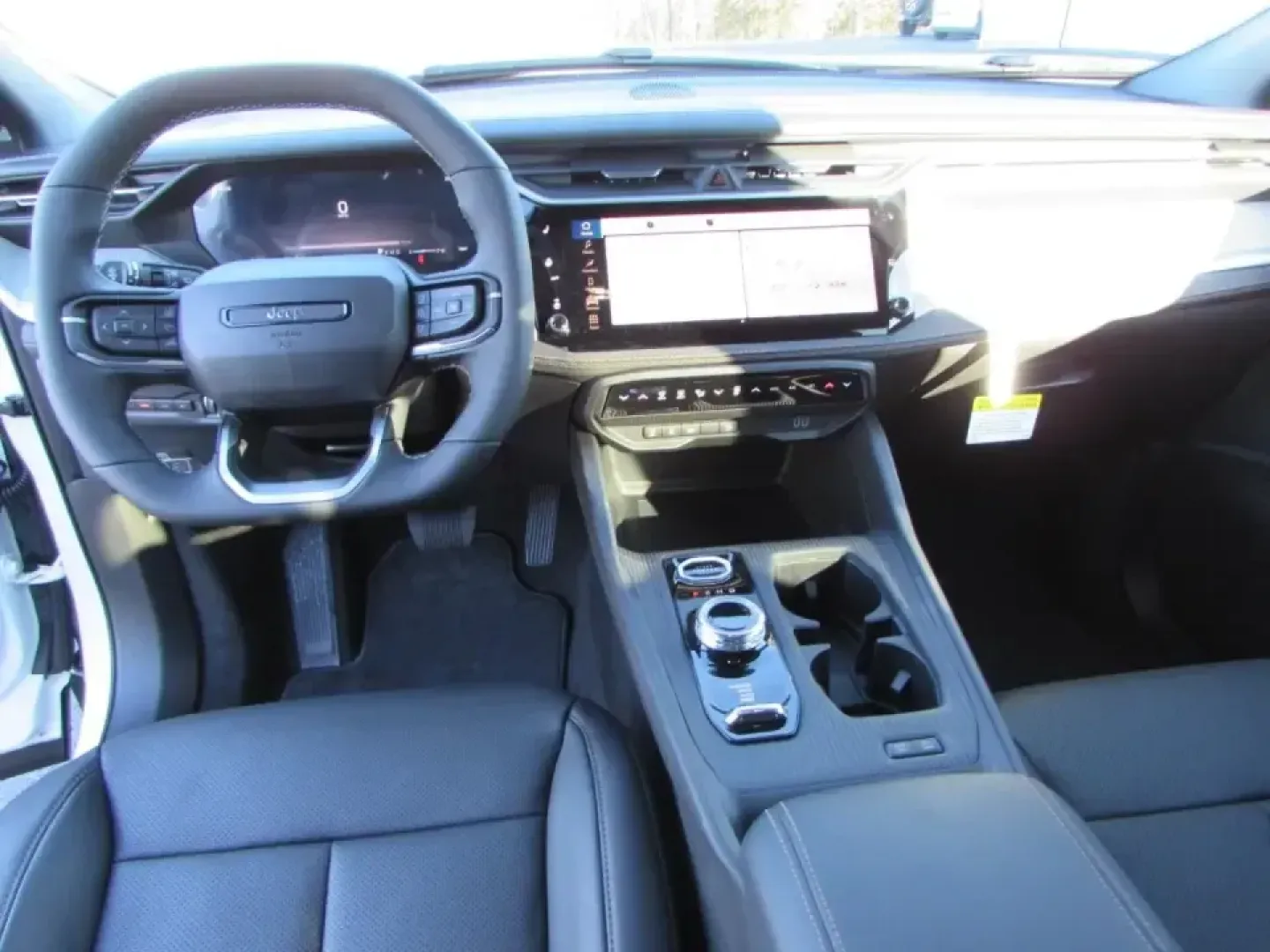 2026 /Global Black Jeep Cherokee Limited (3C4PJMB22TT) with an 1.6L L4 DOHC 16V HYBRID engine, located at 12830 Highway 21, De Soto, MO, 63020, (636) 337-7777, 38.153099, -90.573624 - **Adventure Awaits with the 2026 Jeep Cherokee Limited! Discover Your Next Journey Today!**<br /> <br /> Are you ready to elevate your lifestyle with a vehicle that combines rugged capability and modern comfort? Whether you're planning weekend getaways, running errands around De Soto, or tackling yo - Photo#21