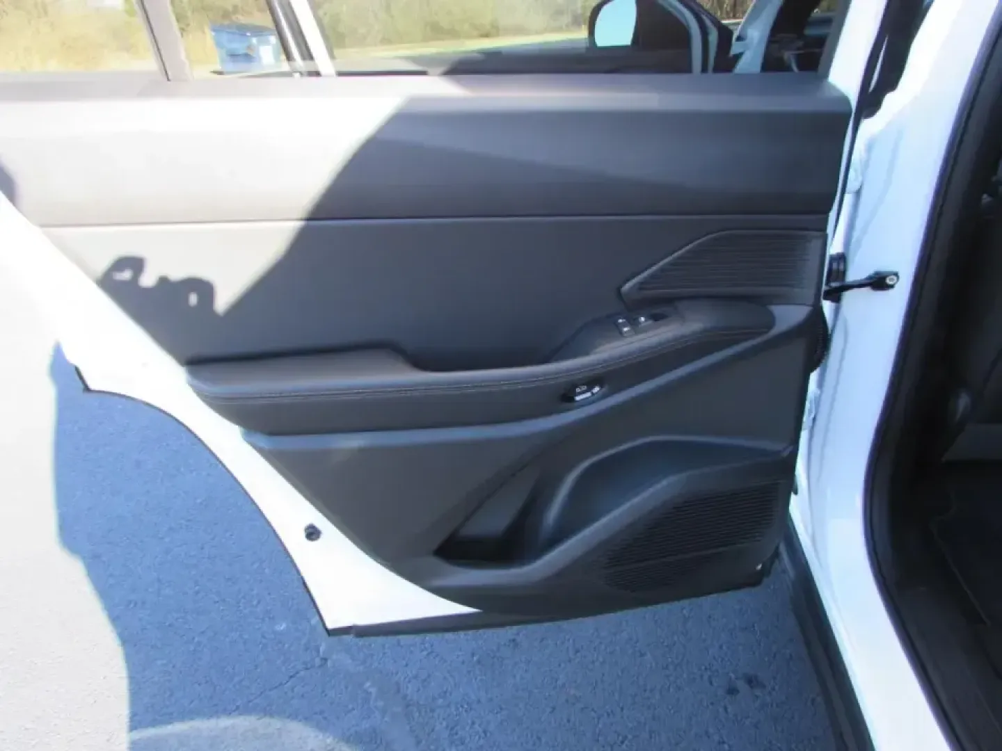 2026 /Global Black Jeep Cherokee Limited (3C4PJMB22TT) with an 1.6L L4 DOHC 16V HYBRID engine, located at 12830 Highway 21, De Soto, MO, 63020, (636) 337-7777, 38.153099, -90.573624 - **Adventure Awaits with the 2026 Jeep Cherokee Limited! Discover Your Next Journey Today!**<br /> <br /> Are you ready to elevate your lifestyle with a vehicle that combines rugged capability and modern comfort? Whether you're planning weekend getaways, running errands around De Soto, or tackling yo - Photo#22