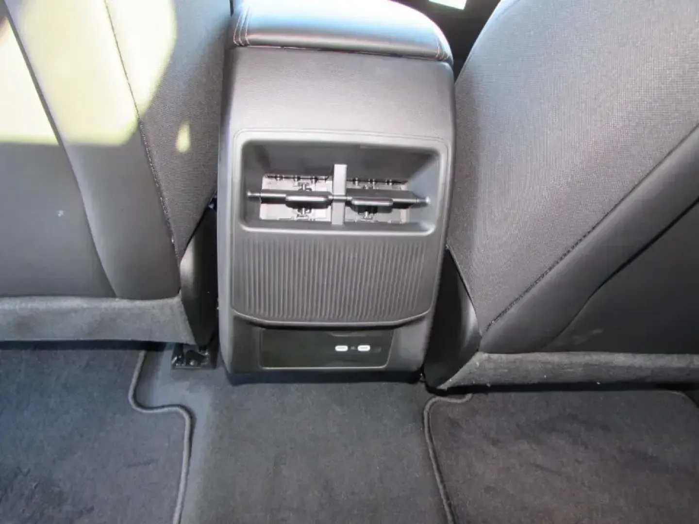 2026 /Global Black Jeep Cherokee Limited (3C4PJMB22TT) with an 1.6L L4 DOHC 16V HYBRID engine, located at 12830 Highway 21, De Soto, MO, 63020, (636) 337-7777, 38.153099, -90.573624 - **Adventure Awaits with the 2026 Jeep Cherokee Limited! Discover Your Next Journey Today!**<br /> <br /> Are you ready to elevate your lifestyle with a vehicle that combines rugged capability and modern comfort? Whether you're planning weekend getaways, running errands around De Soto, or tackling yo - Photo#24