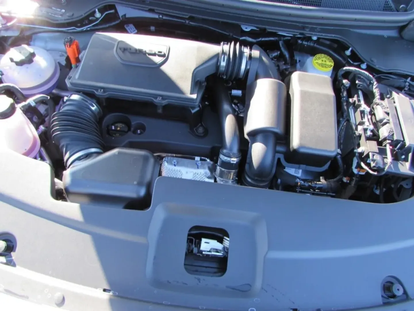 2026 /Global Black Jeep Cherokee Laredo (3C4PJMB22TT) with an 1.6L L4 DOHC 16V HYBRID engine, located at 12830 Highway 21, De Soto, MO, 63020, (636) 337-7777, 38.153099, -90.573624 - **Adventure Awaits with the 2026 Jeep Cherokee Limited! Discover Your Next Journey Today!**<br /> <br /> Are you ready to elevate your lifestyle with a vehicle that combines rugged capability and modern comfort? Whether you're planning weekend getaways, running errands around De Soto, or tackling yo - Photo#8