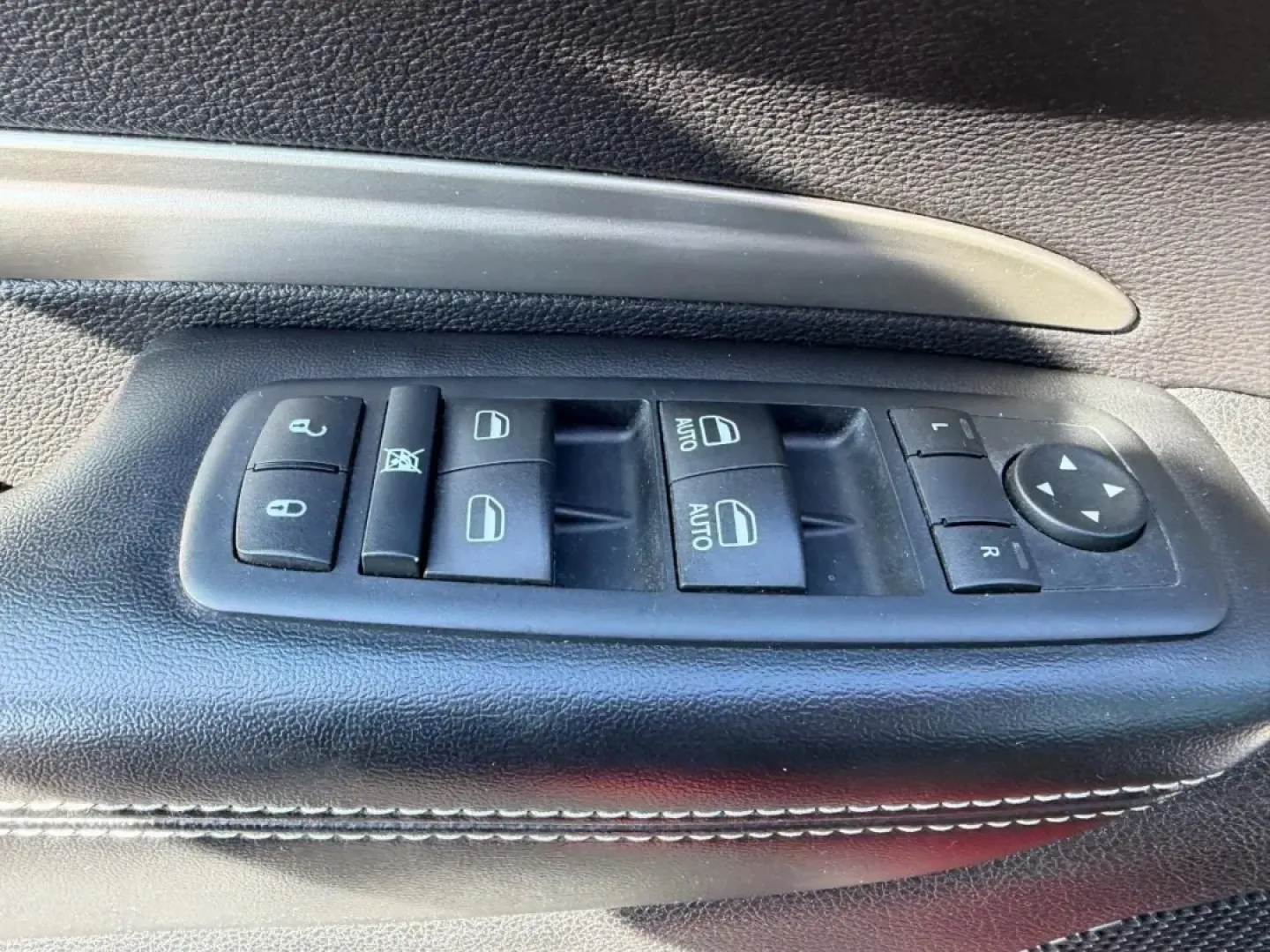 2015 /Black Leather Dodge Durango SXT (1C4RDJAG4FC) with an 3.6L V6 24V VVT Flex Fuel engine, Automatic transmission, located at 970 Woodlawn Dr., Farmington, MO, 63640, (573) 431-7800, 37.825642, -90.468674 - Are you ready for adventures with your family or an exhilarating weekend getaway? The 2015 Dodge Durango SXT is the perfect SUV to elevate your lifestyle and make every journey memorable. With its striking Redline 2 Coat Pearl exterior and spacious interior, this pre-owned vehicle is designed for co - Photo#19