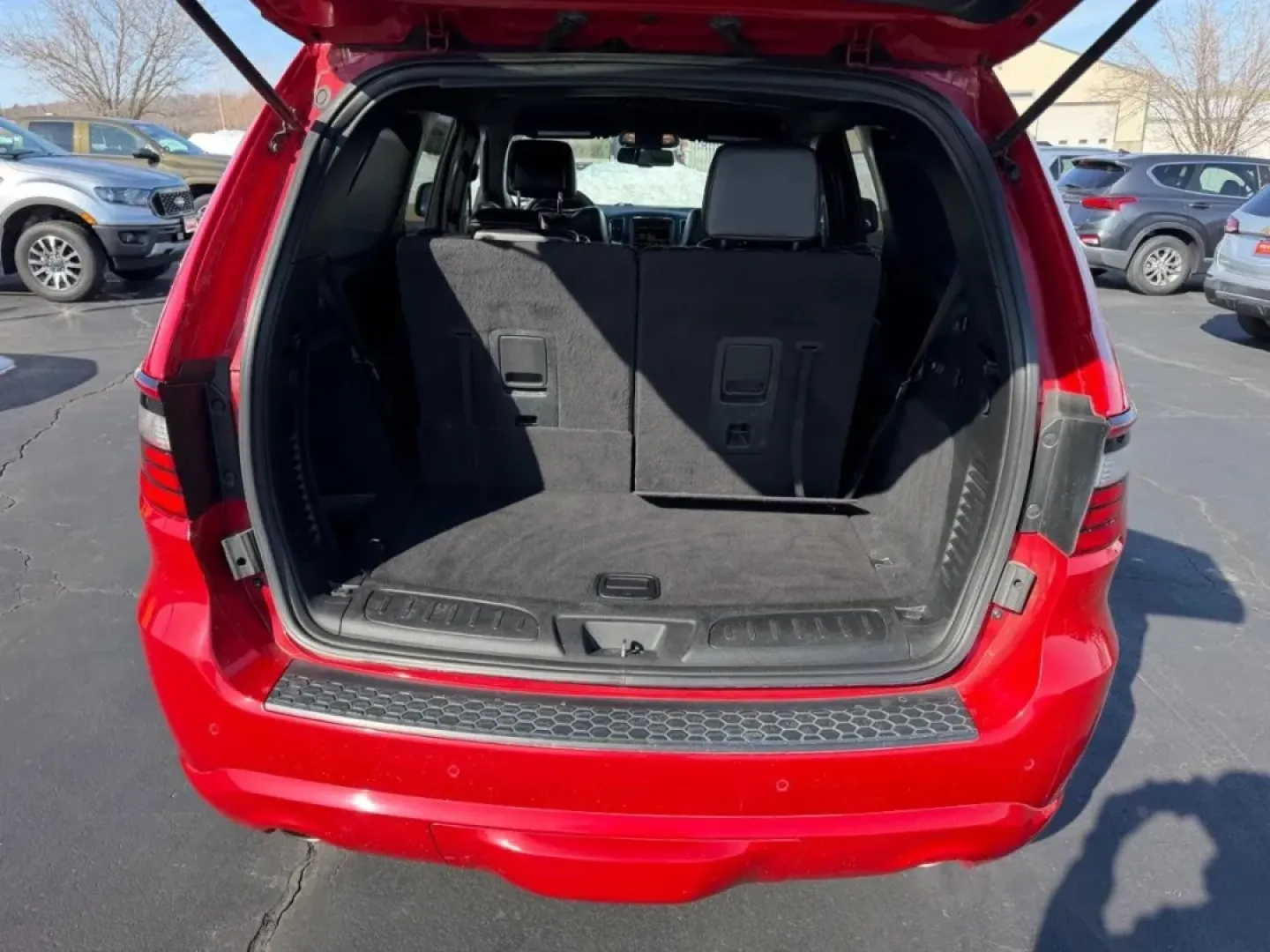 2015 /Black Leather Dodge Durango SXT (1C4RDJAG4FC) with an 3.6L V6 24V VVT Flex Fuel engine, Automatic transmission, located at 970 Woodlawn Dr., Farmington, MO, 63640, (573) 431-7800, 37.825642, -90.468674 - Are you ready for adventures with your family or an exhilarating weekend getaway? The 2015 Dodge Durango SXT is the perfect SUV to elevate your lifestyle and make every journey memorable. With its striking Redline 2 Coat Pearl exterior and spacious interior, this pre-owned vehicle is designed for co - Photo#4