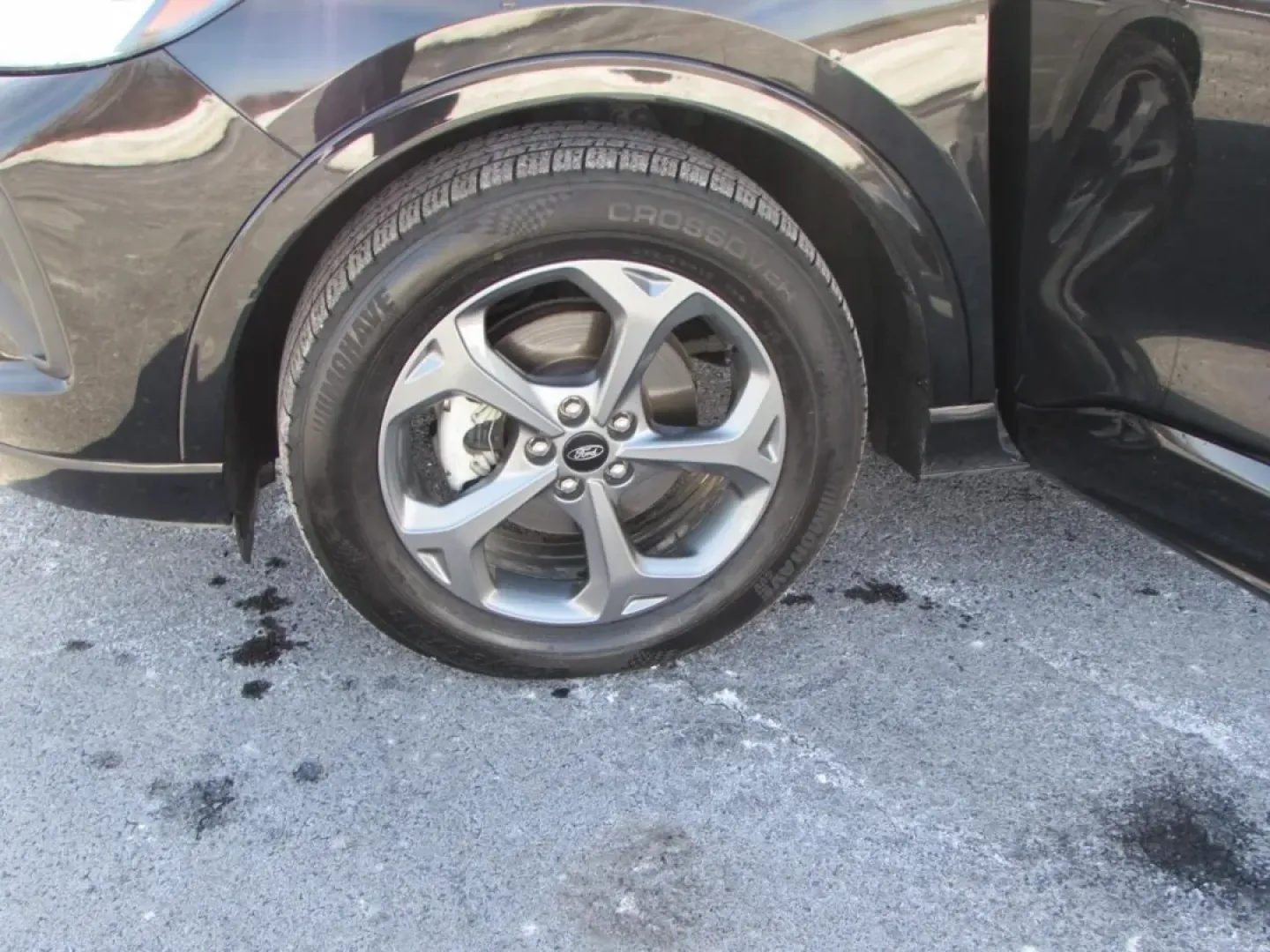 2023 /Ebony Ford Escape ST-Line (1FMCU9MN4PU) with an 1.5L L3 engine, Automatic transmission, located at 12836 Highway 21, De Soto, MO, 63020, (636) 337-7777, 38.151867, -90.575615 - **Unleash Your Adventurous Spirit with the 2023 Ford Escape ST-Line!**<br /> <br /> Are you ready to elevate your daily commute and weekend adventures? The 2023 Ford Escape ST-Line is your perfect companion, offering a blend of style, comfort, and practicality for anyone seeking an exciting lifestyl - Photo#9