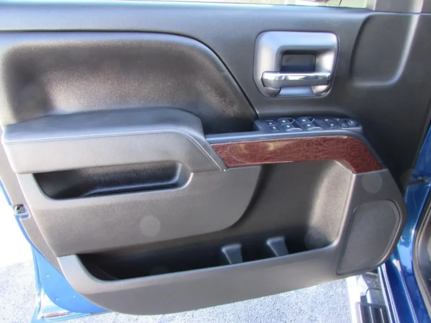 2015 /Black GMC Sierra 1500 SLE (1GTV2UECXFZ) with an Other engine, Automatic transmission, located at 12836 Highway 21, De Soto, MO, 63020, (636) 337-7777, 38.151867, -90.575615 - **Unleash Your Adventurous Spirit with the 2015 GMC Sierra 1500 Perfect for Weekend Warriors and Daily Commuters Alike!**<br /> <br /> Are you ready to elevate your driving experience? The 2015 GMC Sierra 1500 is more than just a truck; it's your ticket to adventure, family outings, and stress-free - Photo#13