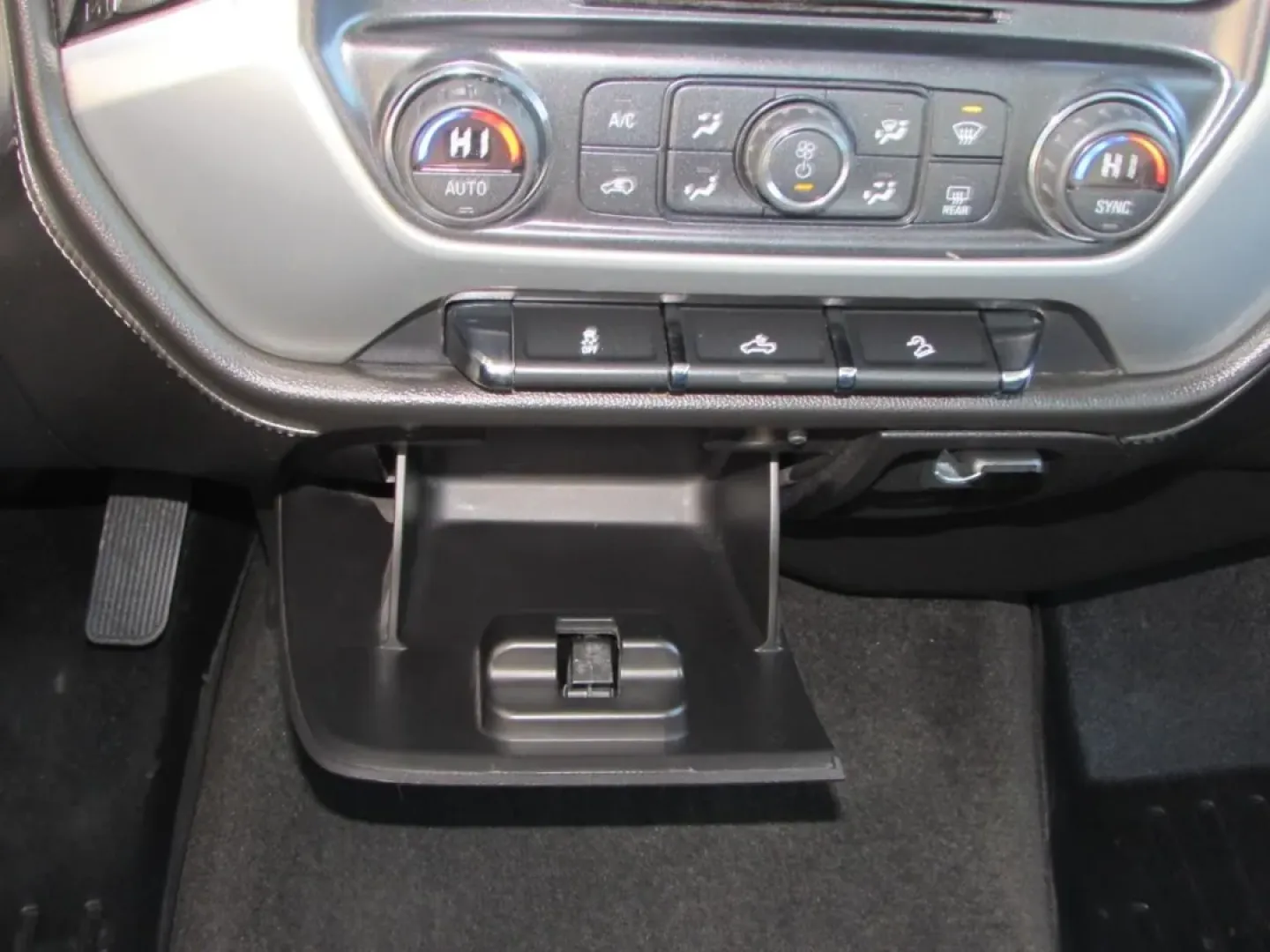 2015 /Black GMC Sierra 1500 SLE (1GTV2UECXFZ) with an Other engine, Automatic transmission, located at 12836 Highway 21, De Soto, MO, 63020, (636) 337-7777, 38.151867, -90.575615 - **Unleash Your Adventurous Spirit with the 2015 GMC Sierra 1500 Perfect for Weekend Warriors and Daily Commuters Alike!**<br /> <br /> Are you ready to elevate your driving experience? The 2015 GMC Sierra 1500 is more than just a truck; it's your ticket to adventure, family outings, and stress-free - Photo#22