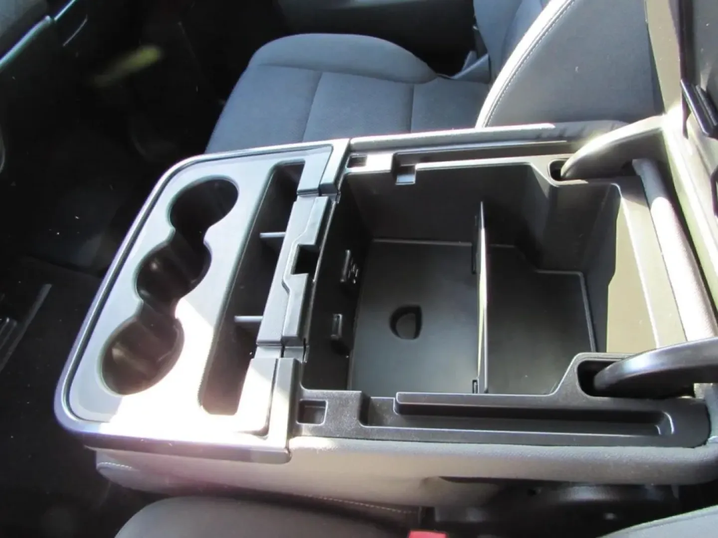 2015 /Black GMC Sierra 1500 SLE (1GTV2UECXFZ) with an Other engine, Automatic transmission, located at 12836 Highway 21, De Soto, MO, 63020, (636) 337-7777, 38.151867, -90.575615 - **Unleash Your Adventurous Spirit with the 2015 GMC Sierra 1500 Perfect for Weekend Warriors and Daily Commuters Alike!**<br /> <br /> Are you ready to elevate your driving experience? The 2015 GMC Sierra 1500 is more than just a truck; it's your ticket to adventure, family outings, and stress-free - Photo#24