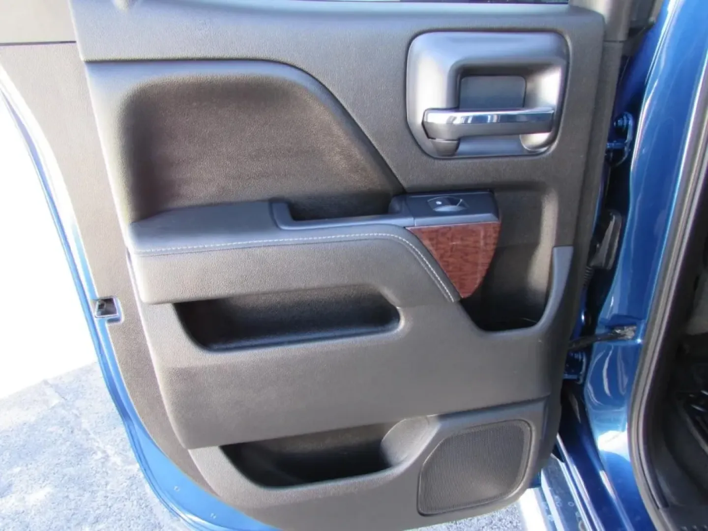 2015 /Black GMC Sierra 1500 SLE (1GTV2UECXFZ) with an Other engine, Automatic transmission, located at 12836 Highway 21, De Soto, MO, 63020, (636) 337-7777, 38.151867, -90.575615 - **Unleash Your Adventurous Spirit with the 2015 GMC Sierra 1500 Perfect for Weekend Warriors and Daily Commuters Alike!**<br /> <br /> Are you ready to elevate your driving experience? The 2015 GMC Sierra 1500 is more than just a truck; it's your ticket to adventure, family outings, and stress-free - Photo#27