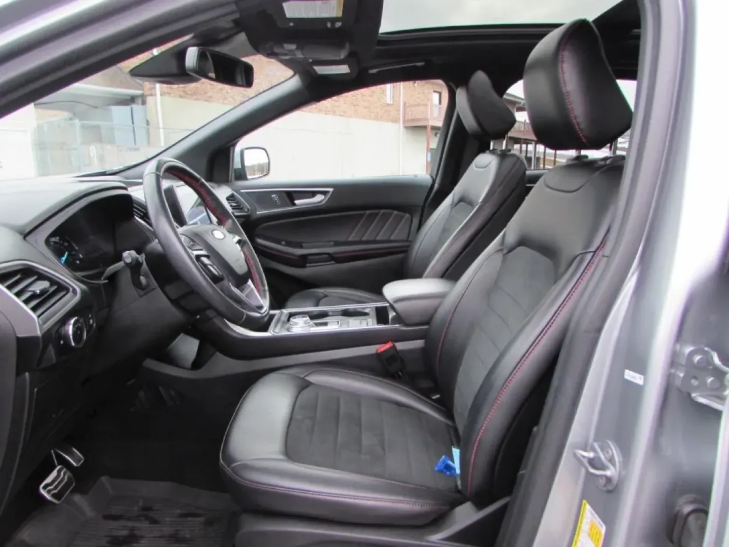 2024 /Ebony Ford Edge ST Line (2FMPK4J91RB) with an 2.0L L4 DOHC 16V engine, Automatic transmission, located at 12836 Highway 21, De Soto, MO, 63020, (636) 337-7777, 38.151867, -90.575615 - Unlock your next adventure with this stunning 2024 Ford Edge, available now at Pettus Ford De Soto, your trusted OEM dealership located at 12836 Missouri Hwy 21, De Soto, MO 63020. Whether you're navigating the daily grind of long commutes or planning weekend getaways with family and friends, this v - Photo#10