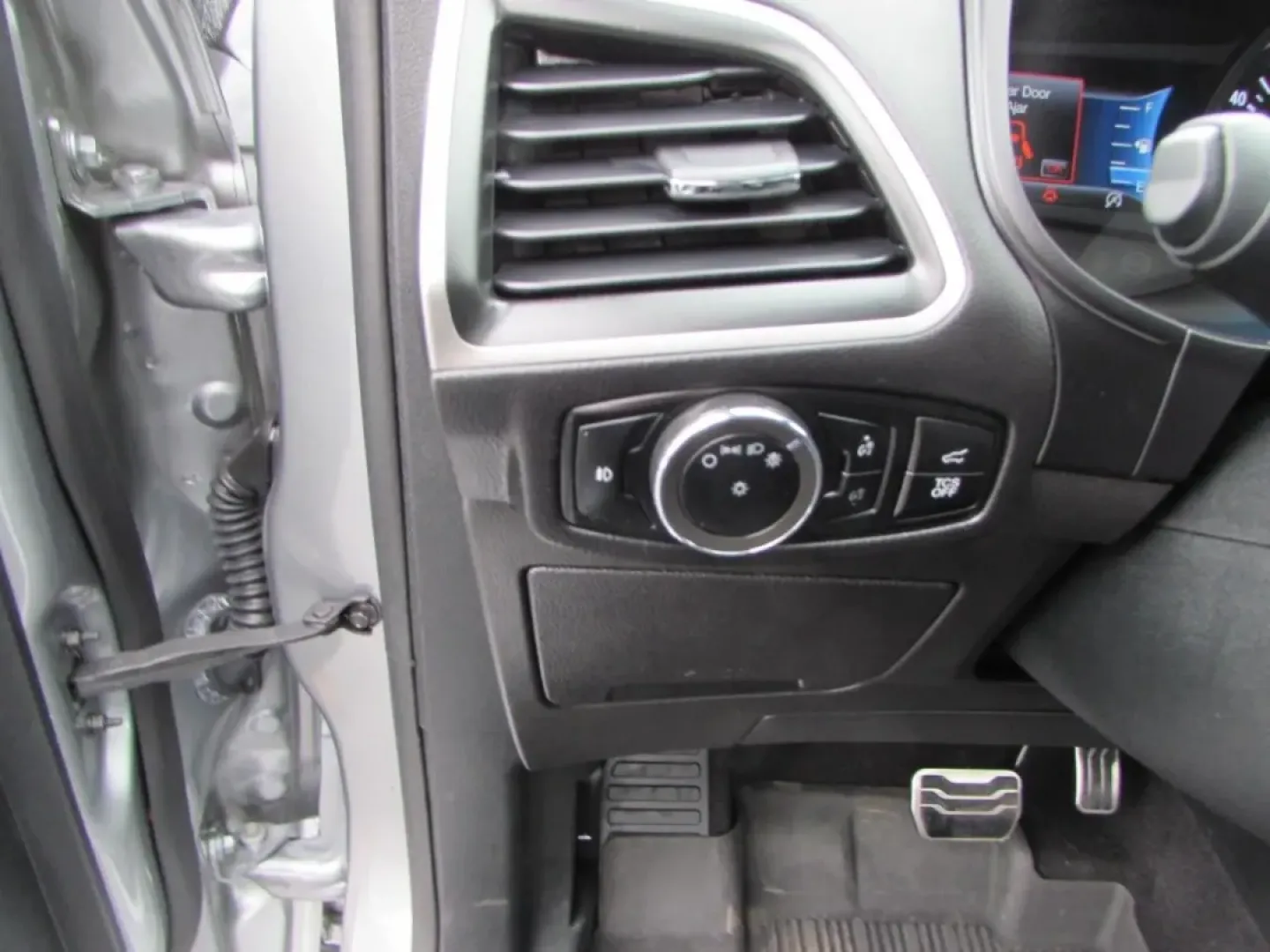 2024 /Ebony Ford Edge ST Line (2FMPK4J91RB) with an 2.0L L4 DOHC 16V engine, Automatic transmission, located at 12836 Highway 21, De Soto, MO, 63020, (636) 337-7777, 38.151867, -90.575615 - Unlock your next adventure with this stunning 2024 Ford Edge, available now at Pettus Ford De Soto, your trusted OEM dealership located at 12836 Missouri Hwy 21, De Soto, MO 63020. Whether you're navigating the daily grind of long commutes or planning weekend getaways with family and friends, this v - Photo#11