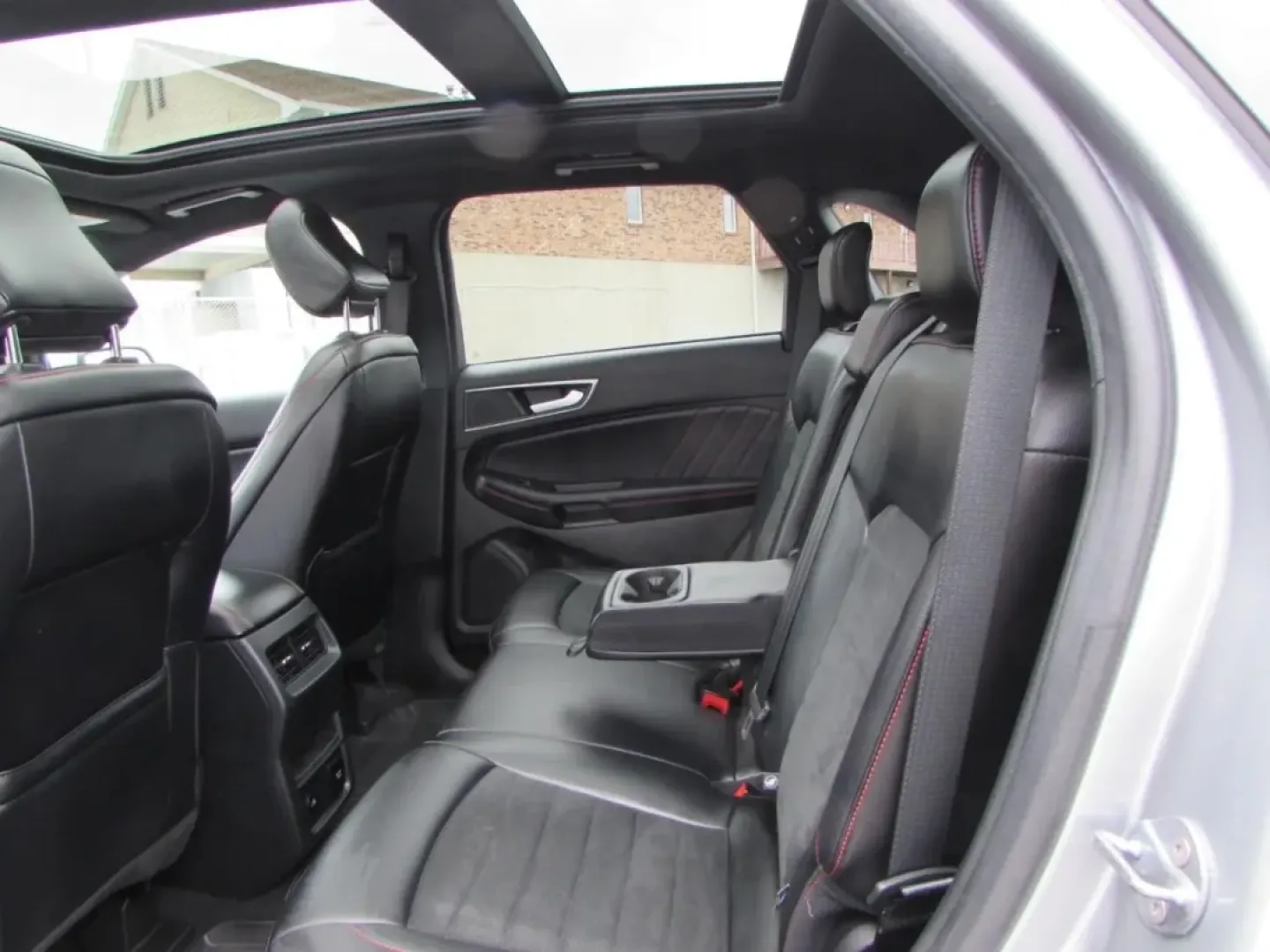 2024 /Ebony Ford Edge ST Line (2FMPK4J91RB) with an 2.0L L4 DOHC 16V engine, Automatic transmission, located at 12836 Highway 21, De Soto, MO, 63020, (636) 337-7777, 38.151867, -90.575615 - Unlock your next adventure with this stunning 2024 Ford Edge, available now at Pettus Ford De Soto, your trusted OEM dealership located at 12836 Missouri Hwy 21, De Soto, MO 63020. Whether you're navigating the daily grind of long commutes or planning weekend getaways with family and friends, this v - Photo#22