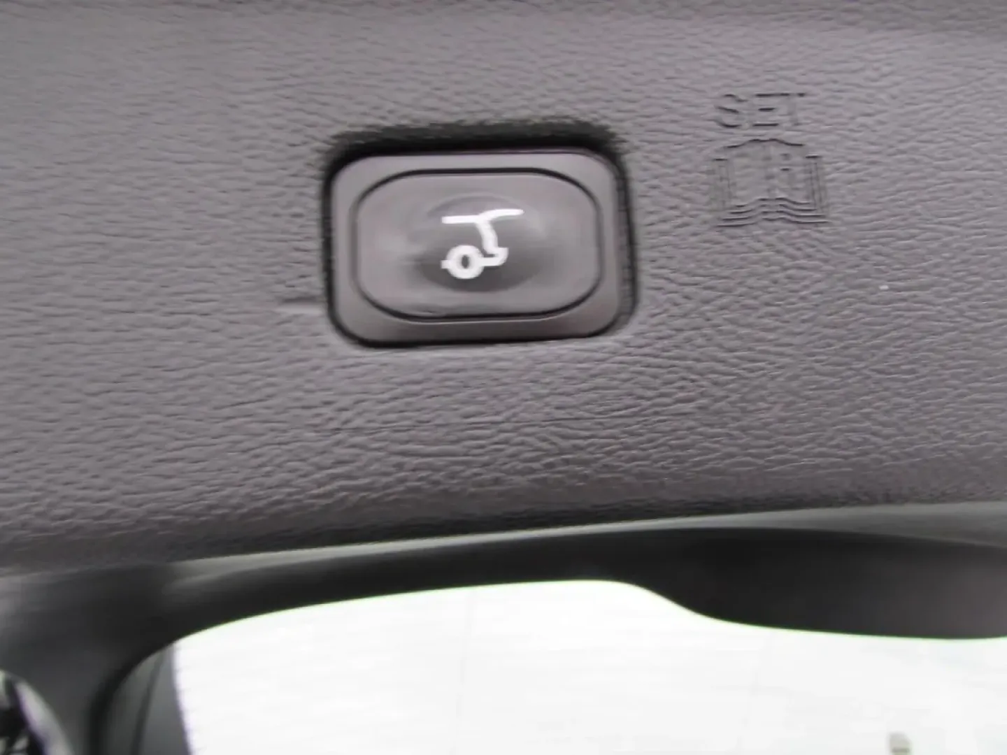 2024 /Ebony Ford Edge ST Line (2FMPK4J91RB) with an 2.0L L4 DOHC 16V engine, Automatic transmission, located at 12836 Highway 21, De Soto, MO, 63020, (636) 337-7777, 38.151867, -90.575615 - Unlock your next adventure with this stunning 2024 Ford Edge, available now at Pettus Ford De Soto, your trusted OEM dealership located at 12836 Missouri Hwy 21, De Soto, MO 63020. Whether you're navigating the daily grind of long commutes or planning weekend getaways with family and friends, this v - Photo#25