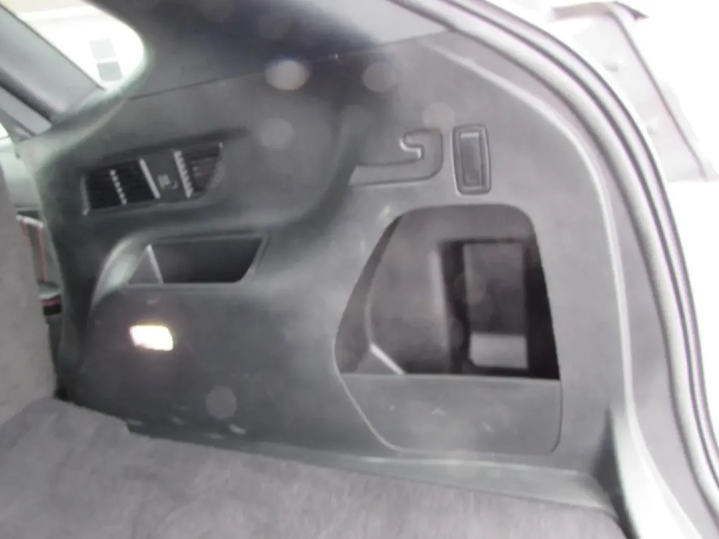 2024 /Ebony Ford Edge ST Line (2FMPK4J91RB) with an 2.0L L4 DOHC 16V engine, Automatic transmission, located at 12836 Highway 21, De Soto, MO, 63020, (636) 337-7777, 38.151867, -90.575615 - Unlock your next adventure with this stunning 2024 Ford Edge, available now at Pettus Ford De Soto, your trusted OEM dealership located at 12836 Missouri Hwy 21, De Soto, MO 63020. Whether you're navigating the daily grind of long commutes or planning weekend getaways with family and friends, this v - Photo#27