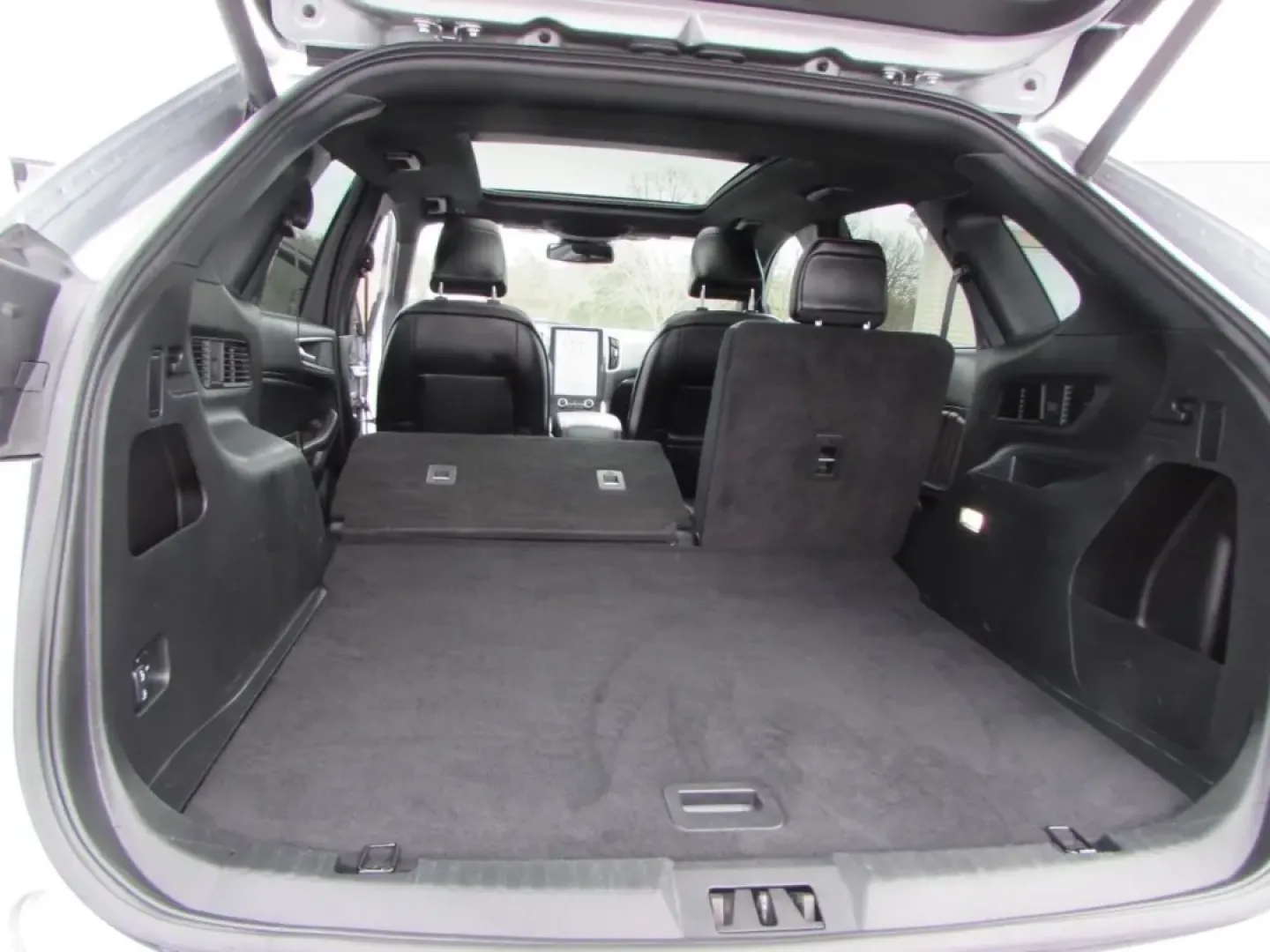 2024 /Ebony Ford Edge ST Line (2FMPK4J91RB) with an 2.0L L4 DOHC 16V engine, Automatic transmission, located at 12836 Highway 21, De Soto, MO, 63020, (636) 337-7777, 38.151867, -90.575615 - Unlock your next adventure with this stunning 2024 Ford Edge, available now at Pettus Ford De Soto, your trusted OEM dealership located at 12836 Missouri Hwy 21, De Soto, MO 63020. Whether you're navigating the daily grind of long commutes or planning weekend getaways with family and friends, this v - Photo#29