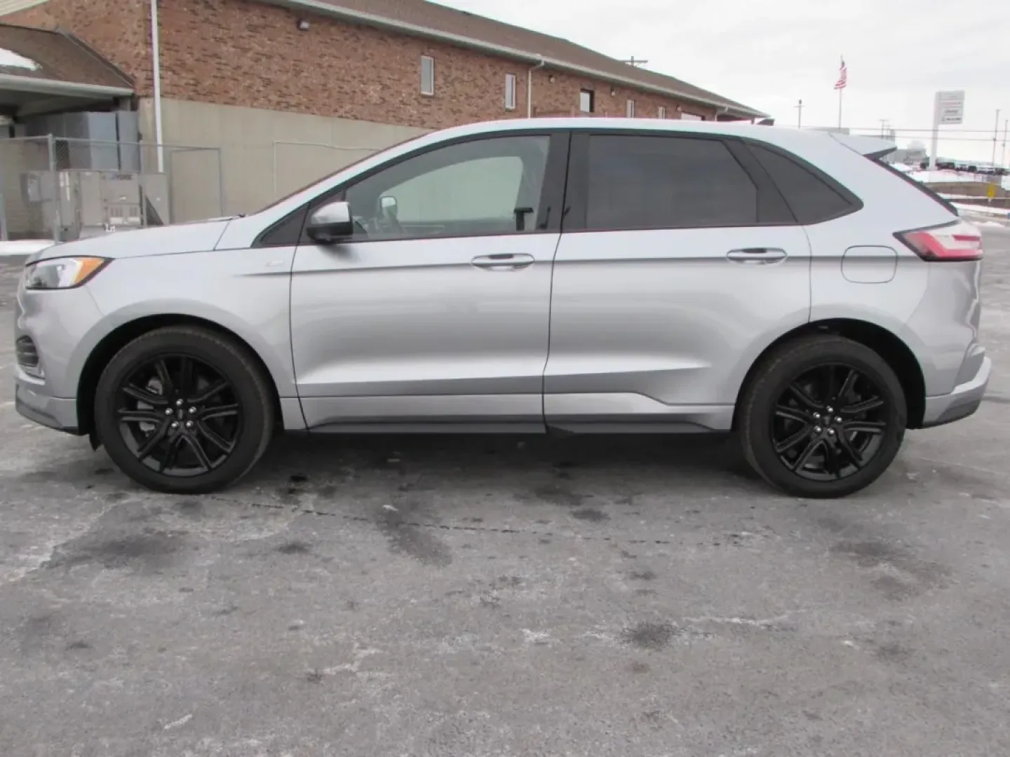2024 /Ebony Ford Edge ST Line (2FMPK4J91RB) with an 2.0L L4 DOHC 16V engine, Automatic transmission, located at 12836 Highway 21, De Soto, MO, 63020, (636) 337-7777, 38.151867, -90.575615 - Unlock your next adventure with this stunning 2024 Ford Edge, available now at Pettus Ford De Soto, your trusted OEM dealership located at 12836 Missouri Hwy 21, De Soto, MO 63020. Whether you're navigating the daily grind of long commutes or planning weekend getaways with family and friends, this v - Photo#3