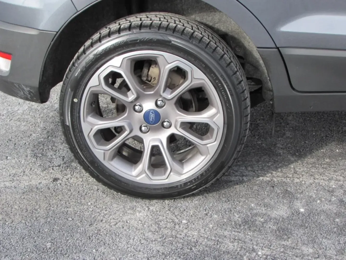 2018 /Ebony Black Ford EcoSport Titanium (MAJ6P1WL6JC) with an 2.0L L4 DOHC 16V engine, Automatic transmission, located at 12836 Highway 21, De Soto, MO, 63020, (636) 337-7777, 38.151867, -90.575615 - **Adventure Awaits with the 2018 Ford EcoSport Titanium!** <br /> <br /> Are you ready to elevate your lifestyle and embrace your adventurous spirit? Look no further than the 2018 Ford EcoSport Titanium, the perfect companion for weekend getaways, family outings, and urban explorations. With its rob - Photo#10