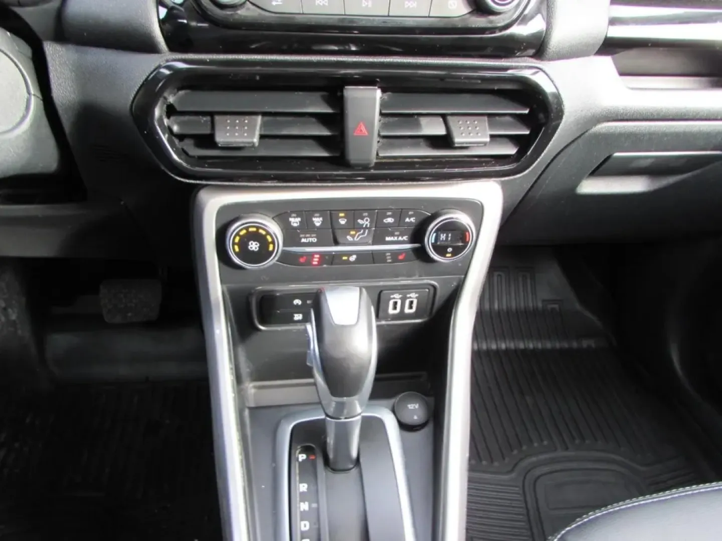 2018 /Ebony Black Ford EcoSport Titanium (MAJ6P1WL6JC) with an 2.0L L4 DOHC 16V engine, Automatic transmission, located at 12836 Highway 21, De Soto, MO, 63020, (636) 337-7777, 38.151867, -90.575615 - **Adventure Awaits with the 2018 Ford EcoSport Titanium!** <br /> <br /> Are you ready to elevate your lifestyle and embrace your adventurous spirit? Look no further than the 2018 Ford EcoSport Titanium, the perfect companion for weekend getaways, family outings, and urban explorations. With its rob - Photo#20