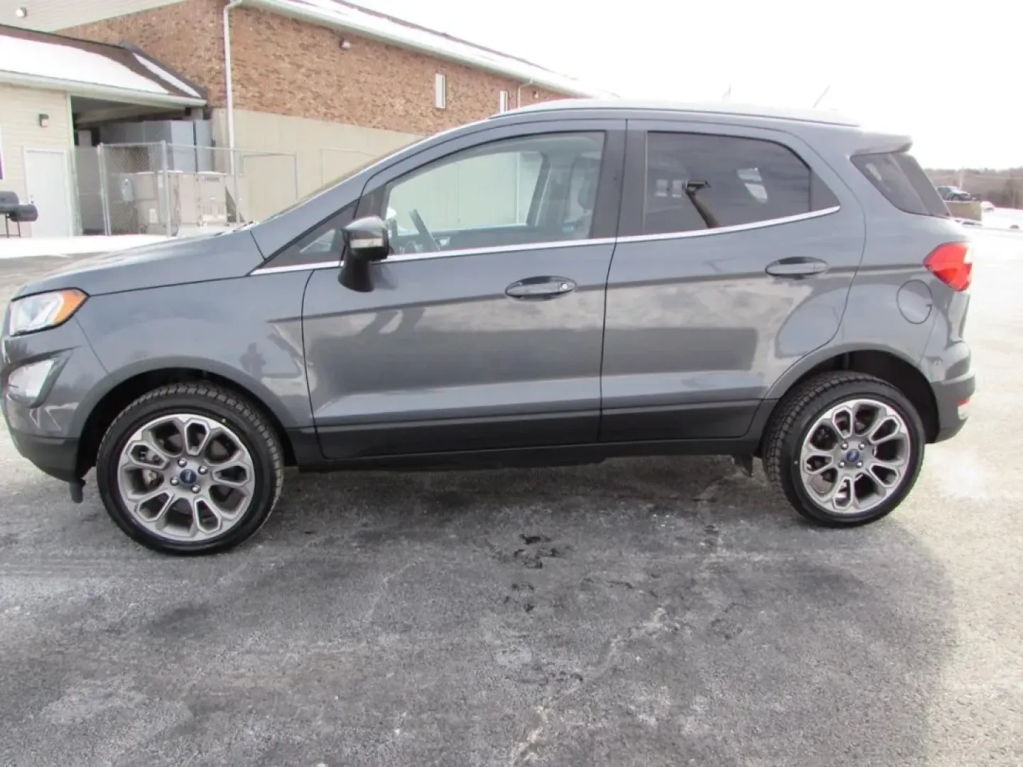 2018 /Ebony Black Ford EcoSport Titanium (MAJ6P1WL6JC) with an 2.0L L4 DOHC 16V engine, Automatic transmission, located at 12836 Highway 21, De Soto, MO, 63020, (636) 337-7777, 38.151867, -90.575615 - **Adventure Awaits with the 2018 Ford EcoSport Titanium!** <br /> <br /> Are you ready to elevate your lifestyle and embrace your adventurous spirit? Look no further than the 2018 Ford EcoSport Titanium, the perfect companion for weekend getaways, family outings, and urban explorations. With its rob - Photo#3