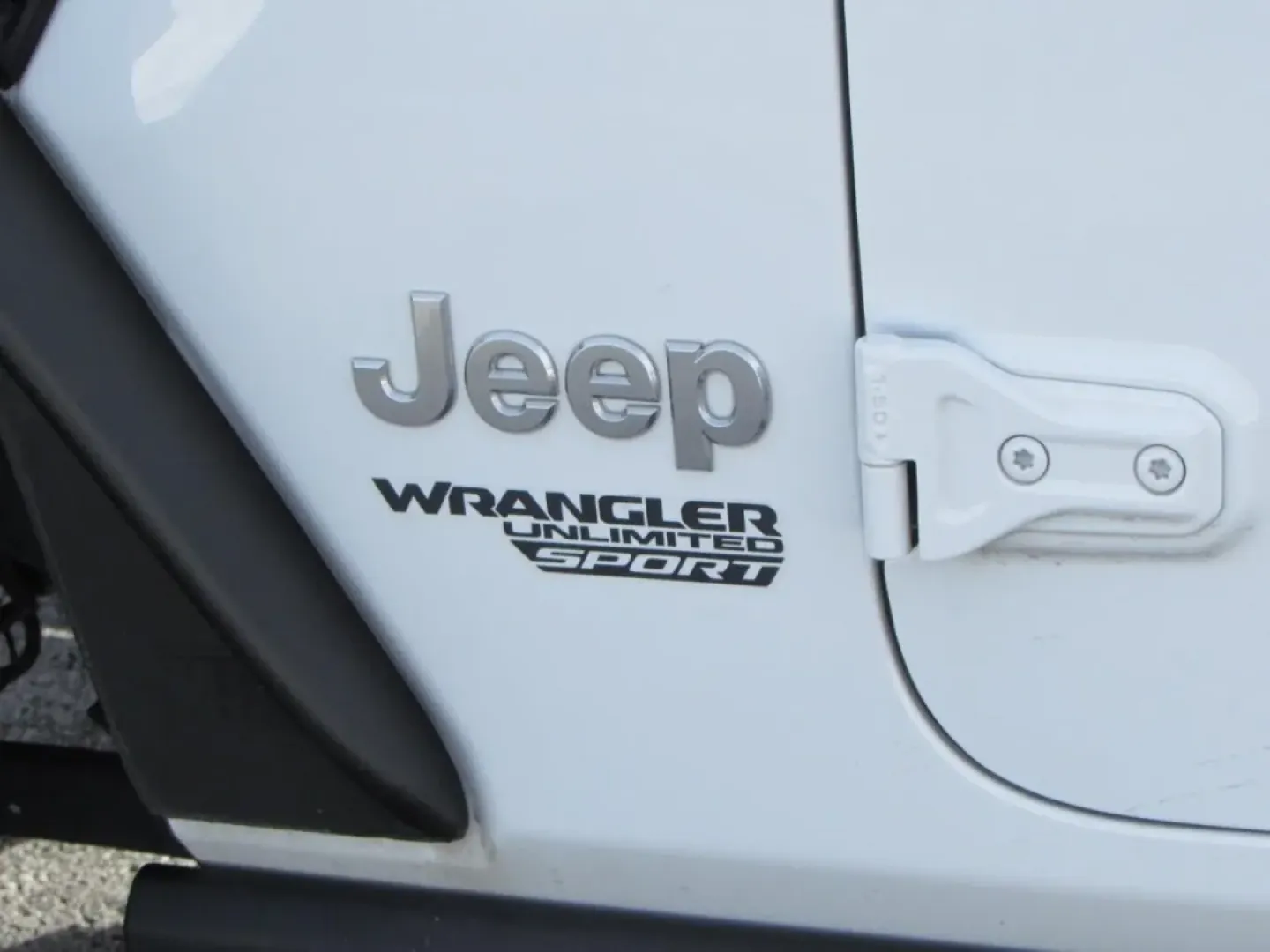 2019 /Black Jeep Wrangler Unlimited Sport S (1C4HJXDN9KW) with an 2.0L L4 DOHC 16V TURBO engine, 6A transmission, located at 12830 Highway 21, De Soto, MO, 63020, (636) 337-7777, 38.153099, -90.573624 - Are you ready to elevate your weekend adventures and family outings? Look no further than this stunning 2019 Jeep Wrangler, the ultimate SUV for those who crave exploration and versatility. Whether you're navigating the winding roads of De Soto, MO, or tackling rugged trails, this vehicle is designe - Photo#9