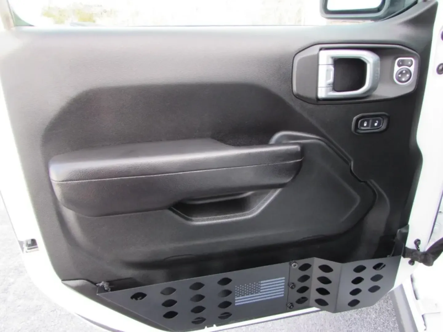 2019 /Black Jeep Wrangler Unlimited Sport S (1C4HJXDN9KW) with an 2.0L L4 DOHC 16V TURBO engine, 6A transmission, located at 12830 Highway 21, De Soto, MO, 63020, (636) 337-7777, 38.153099, -90.573624 - Are you ready to elevate your weekend adventures and family outings? Look no further than this stunning 2019 Jeep Wrangler, the ultimate SUV for those who crave exploration and versatility. Whether you're navigating the winding roads of De Soto, MO, or tackling rugged trails, this vehicle is designe - Photo#12