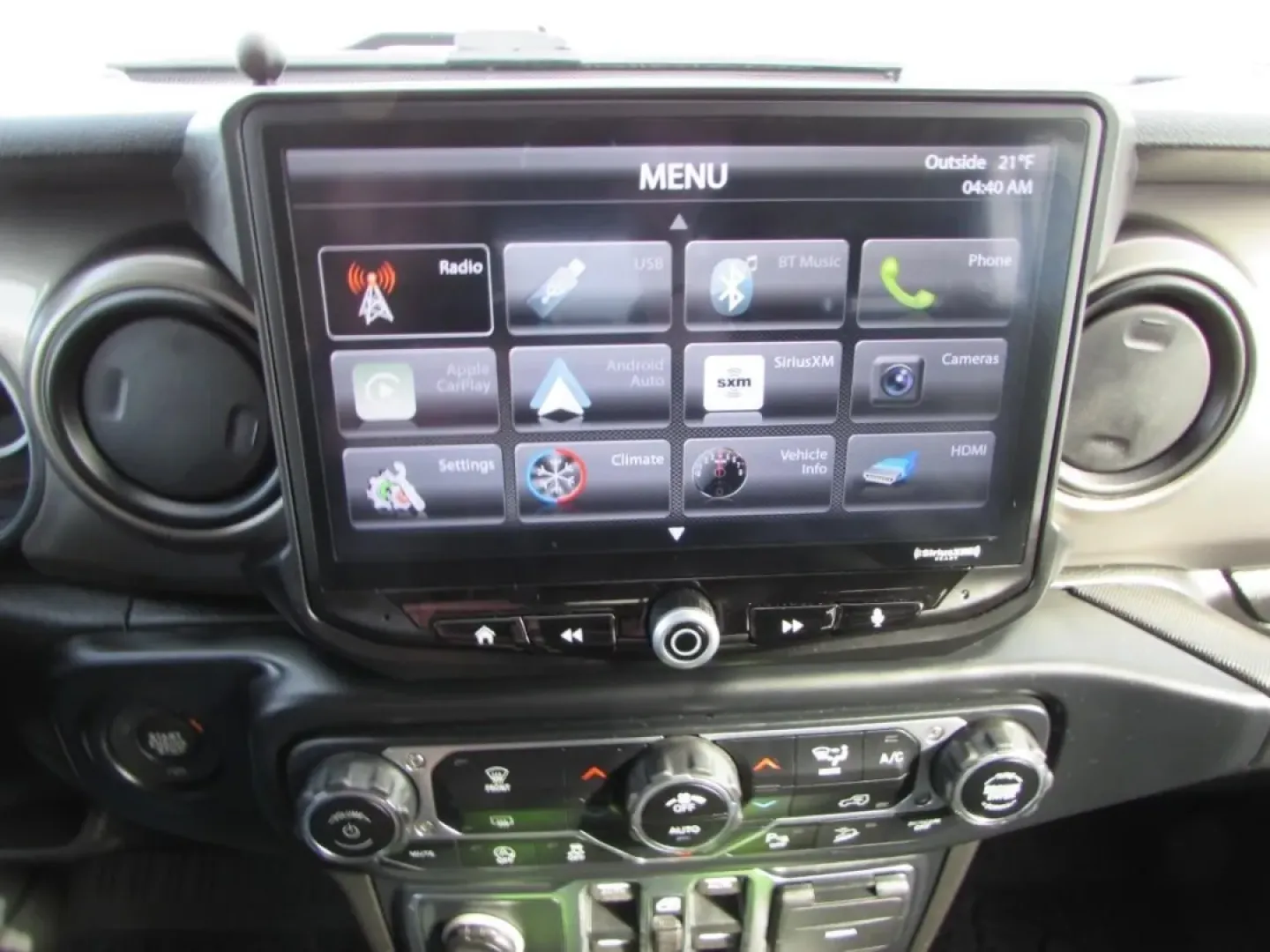 2019 /Black Jeep Wrangler Unlimited Sport S (1C4HJXDN9KW) with an 2.0L L4 DOHC 16V TURBO engine, 6A transmission, located at 12830 Highway 21, De Soto, MO, 63020, (636) 337-7777, 38.153099, -90.573624 - Are you ready to elevate your weekend adventures and family outings? Look no further than this stunning 2019 Jeep Wrangler, the ultimate SUV for those who crave exploration and versatility. Whether you're navigating the winding roads of De Soto, MO, or tackling rugged trails, this vehicle is designe - Photo#20