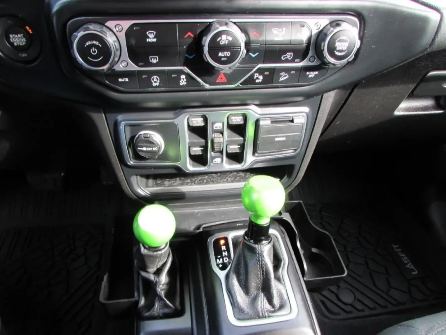 2019 /Black Jeep Wrangler Unlimited Sport S (1C4HJXDN9KW) with an 2.0L L4 DOHC 16V TURBO engine, 6A transmission, located at 12830 Highway 21, De Soto, MO, 63020, (636) 337-7777, 38.153099, -90.573624 - Are you ready to elevate your weekend adventures and family outings? Look no further than this stunning 2019 Jeep Wrangler, the ultimate SUV for those who crave exploration and versatility. Whether you're navigating the winding roads of De Soto, MO, or tackling rugged trails, this vehicle is designe - Photo#21