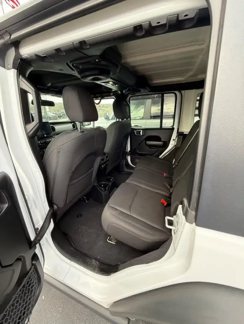 2019 /Black Jeep Wrangler Unlimited Sport S (1C4HJXDN9KW) with an 2.0L L4 DOHC 16V TURBO engine, 6A transmission, located at 12830 Highway 21, De Soto, MO, 63020, (636) 337-7777, 38.153099, -90.573624 - Are you ready to elevate your weekend adventures and family outings? Look no further than this stunning 2019 Jeep Wrangler, the ultimate SUV for those who crave exploration and versatility. Whether you're navigating the winding roads of De Soto, MO, or tackling rugged trails, this vehicle is designe - Photo#5