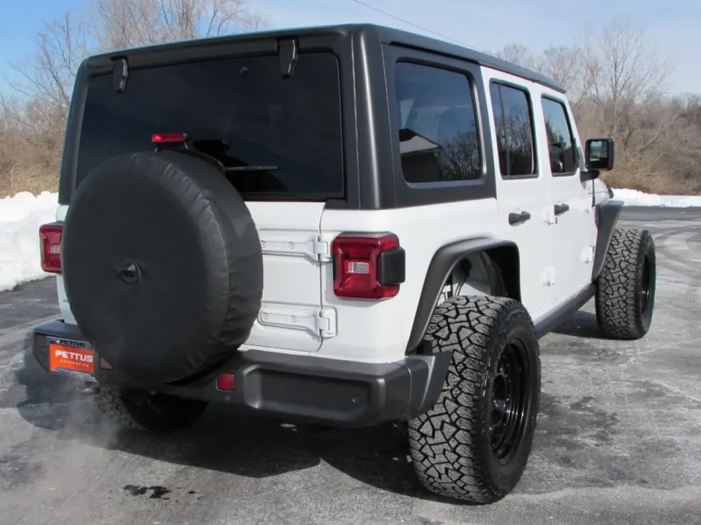 2019 /Black Jeep Wrangler Unlimited Sport S (1C4HJXDN9KW) with an 2.0L L4 DOHC 16V TURBO engine, 6A transmission, located at 12830 Highway 21, De Soto, MO, 63020, (636) 337-7777, 38.153099, -90.573624 - Are you ready to elevate your weekend adventures and family outings? Look no further than this stunning 2019 Jeep Wrangler, the ultimate SUV for those who crave exploration and versatility. Whether you're navigating the winding roads of De Soto, MO, or tackling rugged trails, this vehicle is designe - Photo#6