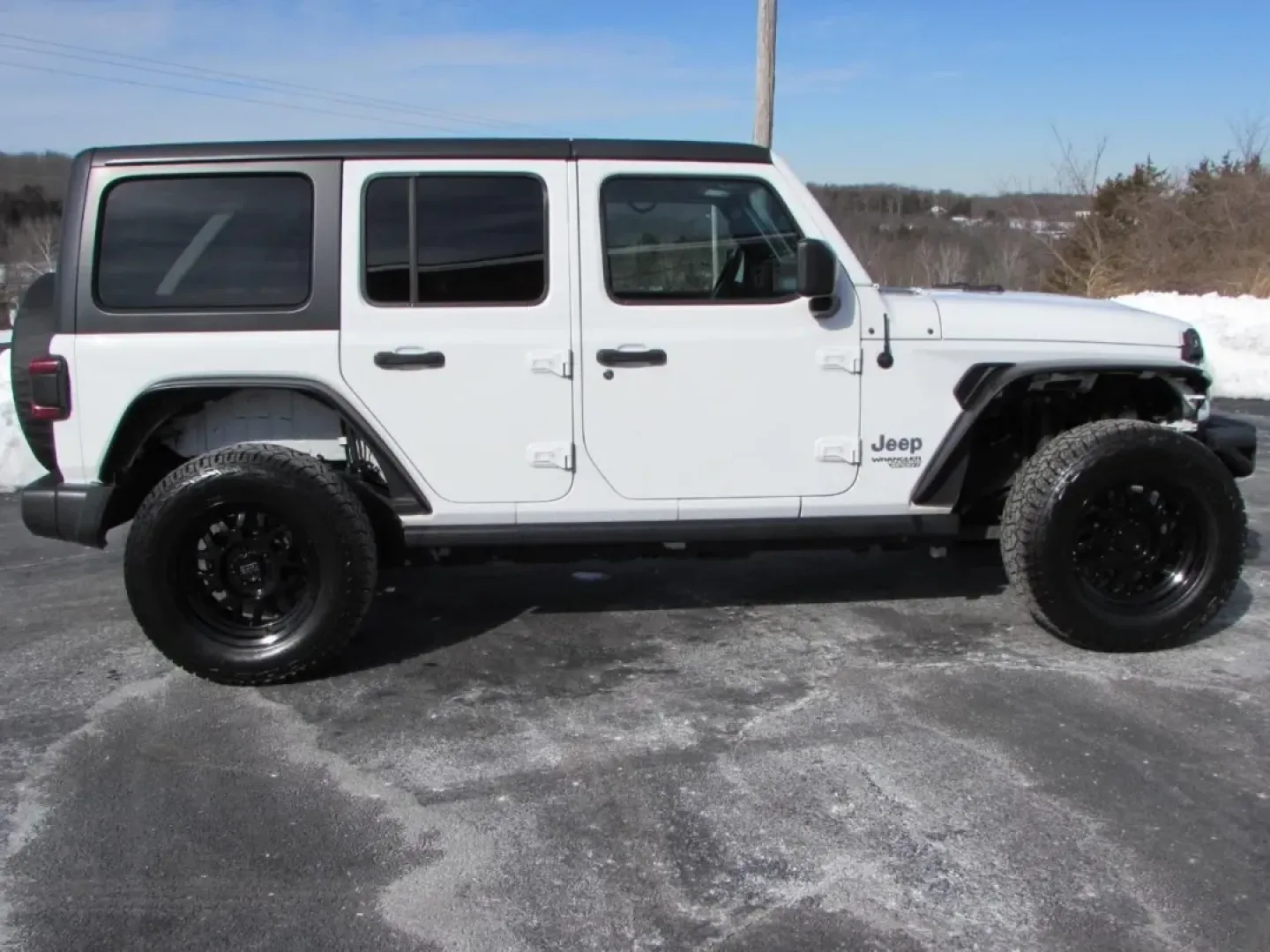 2019 /Black Jeep Wrangler Unlimited Sport S (1C4HJXDN9KW) with an 2.0L L4 DOHC 16V TURBO engine, 6A transmission, located at 12830 Highway 21, De Soto, MO, 63020, (636) 337-7777, 38.153099, -90.573624 - Are you ready to elevate your weekend adventures and family outings? Look no further than this stunning 2019 Jeep Wrangler, the ultimate SUV for those who crave exploration and versatility. Whether you're navigating the winding roads of De Soto, MO, or tackling rugged trails, this vehicle is designe - Photo#7