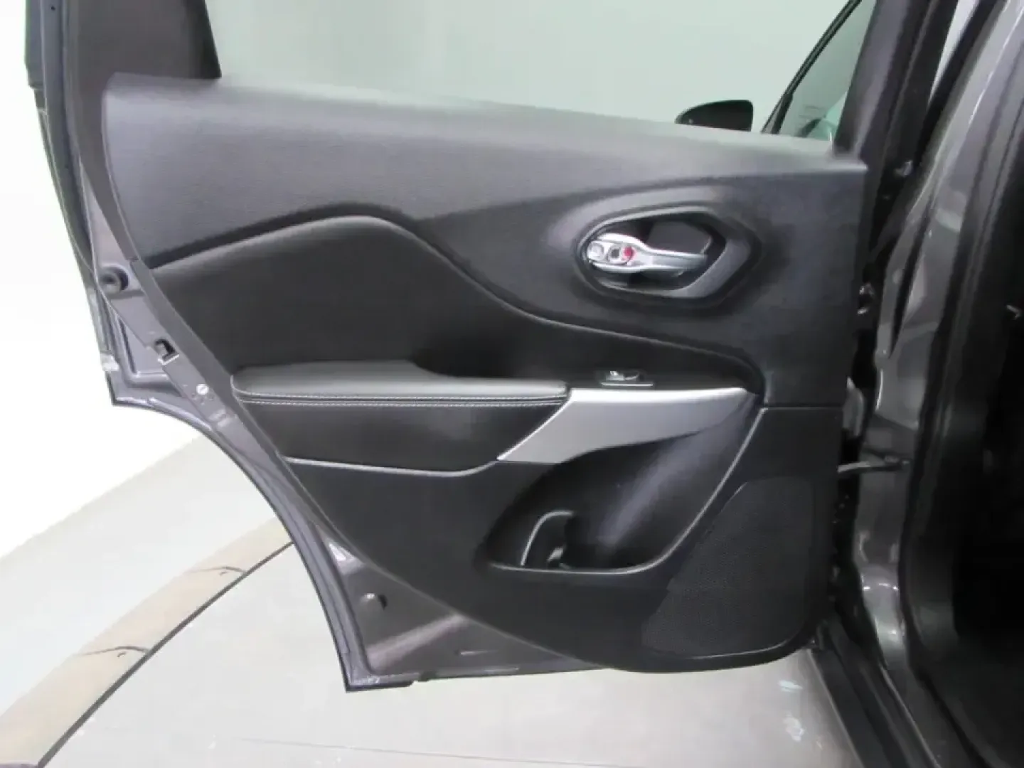 2022 /Black Jeep Cherokee X (1C4PJMCX4ND) with an 3.2L V6 DOHC 24V engine, Automatic transmission, located at 12830 Highway 21, De Soto, MO, 63020, (636) 337-7777, 38.153099, -90.573624 - **Unleash Your Adventurous Spirit with the 2022 Jeep Cherokee 4WD X!** <br /> <br /> Are you ready to elevate your weekend getaways and daily commutes with a vehicle that embodies both versatility and rugged charm? Look no further than the 2022 Jeep Cherokee 4WD X, a perfect fit for those who crave - Photo#13