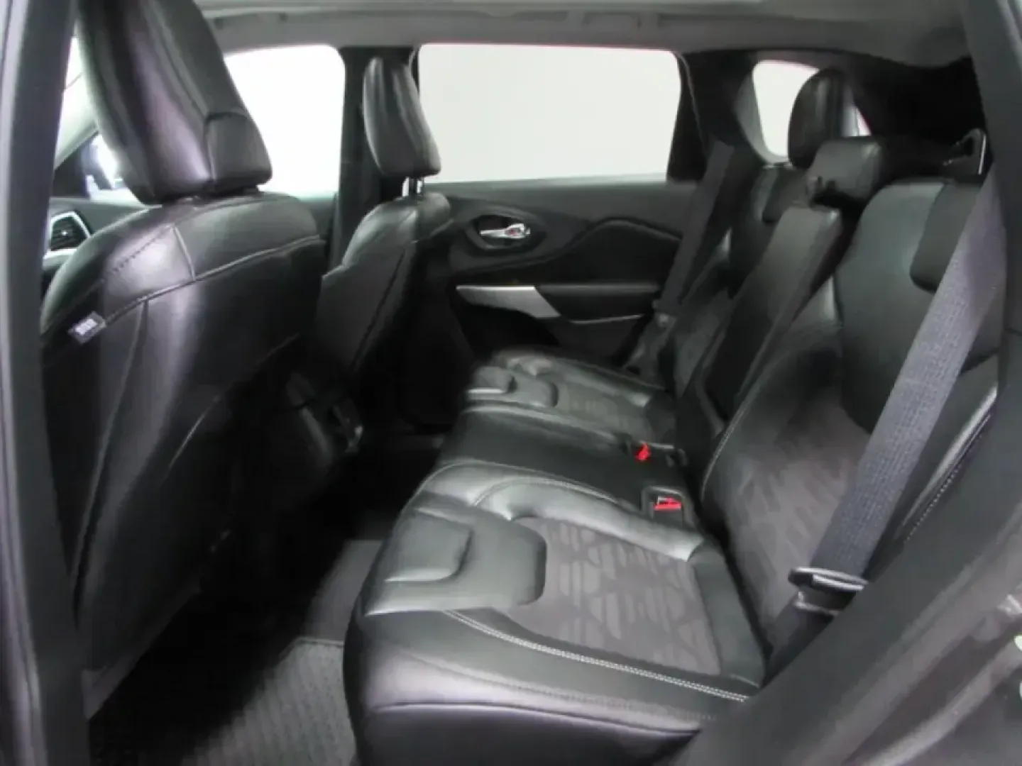 2022 /Black Jeep Cherokee X (1C4PJMCX4ND) with an 3.2L V6 DOHC 24V engine, Automatic transmission, located at 12830 Highway 21, De Soto, MO, 63020, (636) 337-7777, 38.153099, -90.573624 - **Unleash Your Adventurous Spirit with the 2022 Jeep Cherokee 4WD X!** <br /> <br /> Are you ready to elevate your weekend getaways and daily commutes with a vehicle that embodies both versatility and rugged charm? Look no further than the 2022 Jeep Cherokee 4WD X, a perfect fit for those who crave - Photo#14