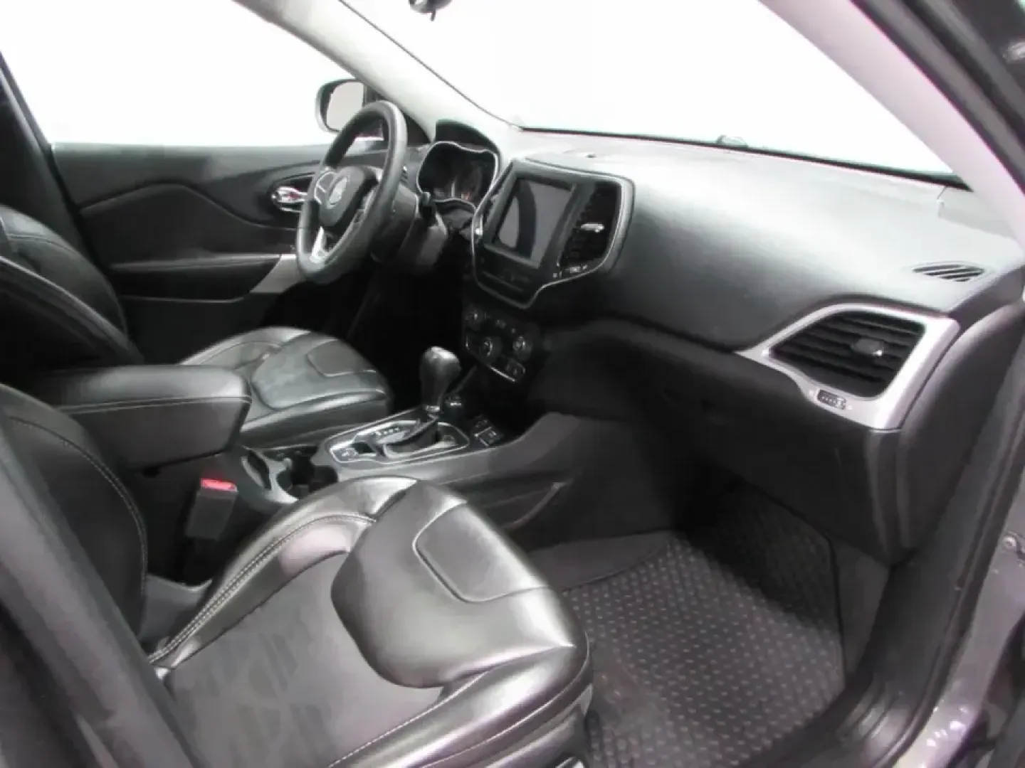 2022 /Black Jeep Cherokee X (1C4PJMCX4ND) with an 3.2L V6 DOHC 24V engine, Automatic transmission, located at 12830 Highway 21, De Soto, MO, 63020, (636) 337-7777, 38.153099, -90.573624 - **Unleash Your Adventurous Spirit with the 2022 Jeep Cherokee 4WD X!** <br /> <br /> Are you ready to elevate your weekend getaways and daily commutes with a vehicle that embodies both versatility and rugged charm? Look no further than the 2022 Jeep Cherokee 4WD X, a perfect fit for those who crave - Photo#16
