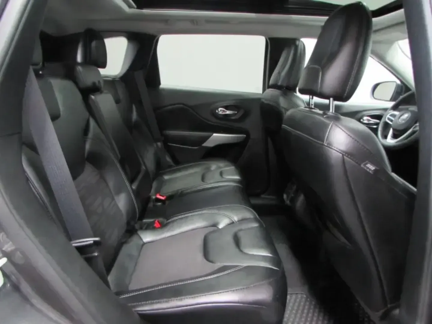 2022 /Black Jeep Cherokee X (1C4PJMCX4ND) with an 3.2L V6 DOHC 24V engine, Automatic transmission, located at 12830 Highway 21, De Soto, MO, 63020, (636) 337-7777, 38.153099, -90.573624 - **Unleash Your Adventurous Spirit with the 2022 Jeep Cherokee 4WD X!** <br /> <br /> Are you ready to elevate your weekend getaways and daily commutes with a vehicle that embodies both versatility and rugged charm? Look no further than the 2022 Jeep Cherokee 4WD X, a perfect fit for those who crave - Photo#18