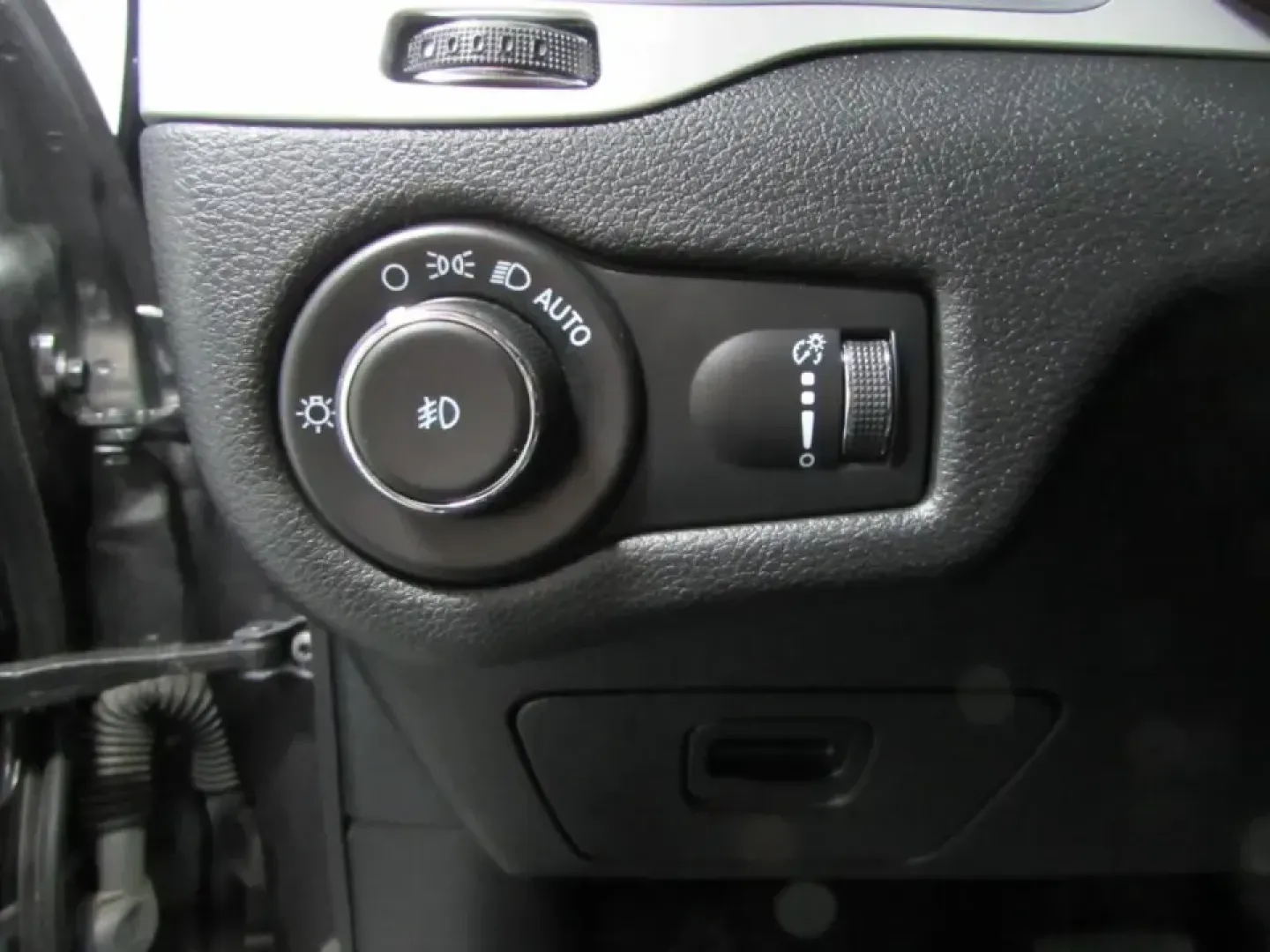 2022 /Black Jeep Cherokee X (1C4PJMCX4ND) with an 3.2L V6 DOHC 24V engine, Automatic transmission, located at 12830 Highway 21, De Soto, MO, 63020, (636) 337-7777, 38.153099, -90.573624 - **Unleash Your Adventurous Spirit with the 2022 Jeep Cherokee 4WD X!** <br /> <br /> Are you ready to elevate your weekend getaways and daily commutes with a vehicle that embodies both versatility and rugged charm? Look no further than the 2022 Jeep Cherokee 4WD X, a perfect fit for those who crave - Photo#21