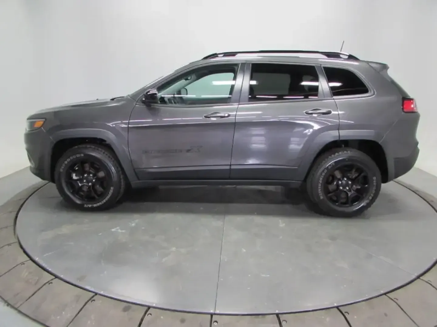2022 /Black Jeep Cherokee X (1C4PJMCX4ND) with an 3.2L V6 DOHC 24V engine, Automatic transmission, located at 12830 Highway 21, De Soto, MO, 63020, (636) 337-7777, 38.153099, -90.573624 - **Unleash Your Adventurous Spirit with the 2022 Jeep Cherokee 4WD X!** <br /> <br /> Are you ready to elevate your weekend getaways and daily commutes with a vehicle that embodies both versatility and rugged charm? Look no further than the 2022 Jeep Cherokee 4WD X, a perfect fit for those who crave - Photo#3