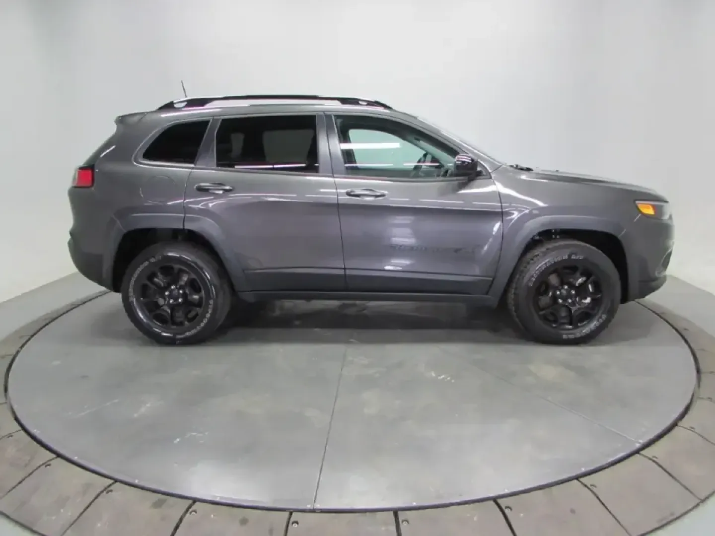 2022 /Black Jeep Cherokee X (1C4PJMCX4ND) with an 3.2L V6 DOHC 24V engine, Automatic transmission, located at 12830 Highway 21, De Soto, MO, 63020, (636) 337-7777, 38.153099, -90.573624 - **Unleash Your Adventurous Spirit with the 2022 Jeep Cherokee 4WD X!** <br /> <br /> Are you ready to elevate your weekend getaways and daily commutes with a vehicle that embodies both versatility and rugged charm? Look no further than the 2022 Jeep Cherokee 4WD X, a perfect fit for those who crave - Photo#7