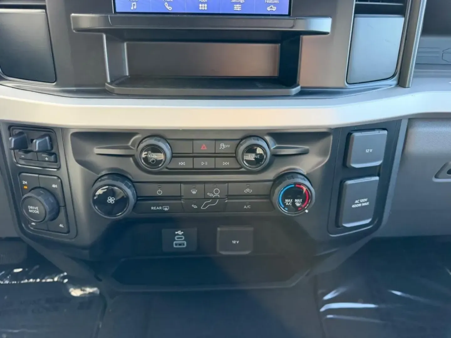 2026 /Medium Dark Slate Cloth Ford F-250SD XL Crew Cab 4WD (1FT7W2BA4TE) with an 6.8L 2V DEVCT NA PFI V8 Gas engine, 6A transmission, located at 141 Commercial Dr, Fredericktown, MO, 63645, (573) 783-6432, 37.570087, -90.320648 - **Unlock Your Adventurous Lifestyle with the 2026 Ford Super Duty F-250 SRW!**<br /> <br /> Are you ready to elevate your daily commute or weekend escapades? The 2026 Ford Super Duty F-250 SRW is built to handle everything from tough jobs to family road trips with style and ease. Imagine conquering - Photo#14