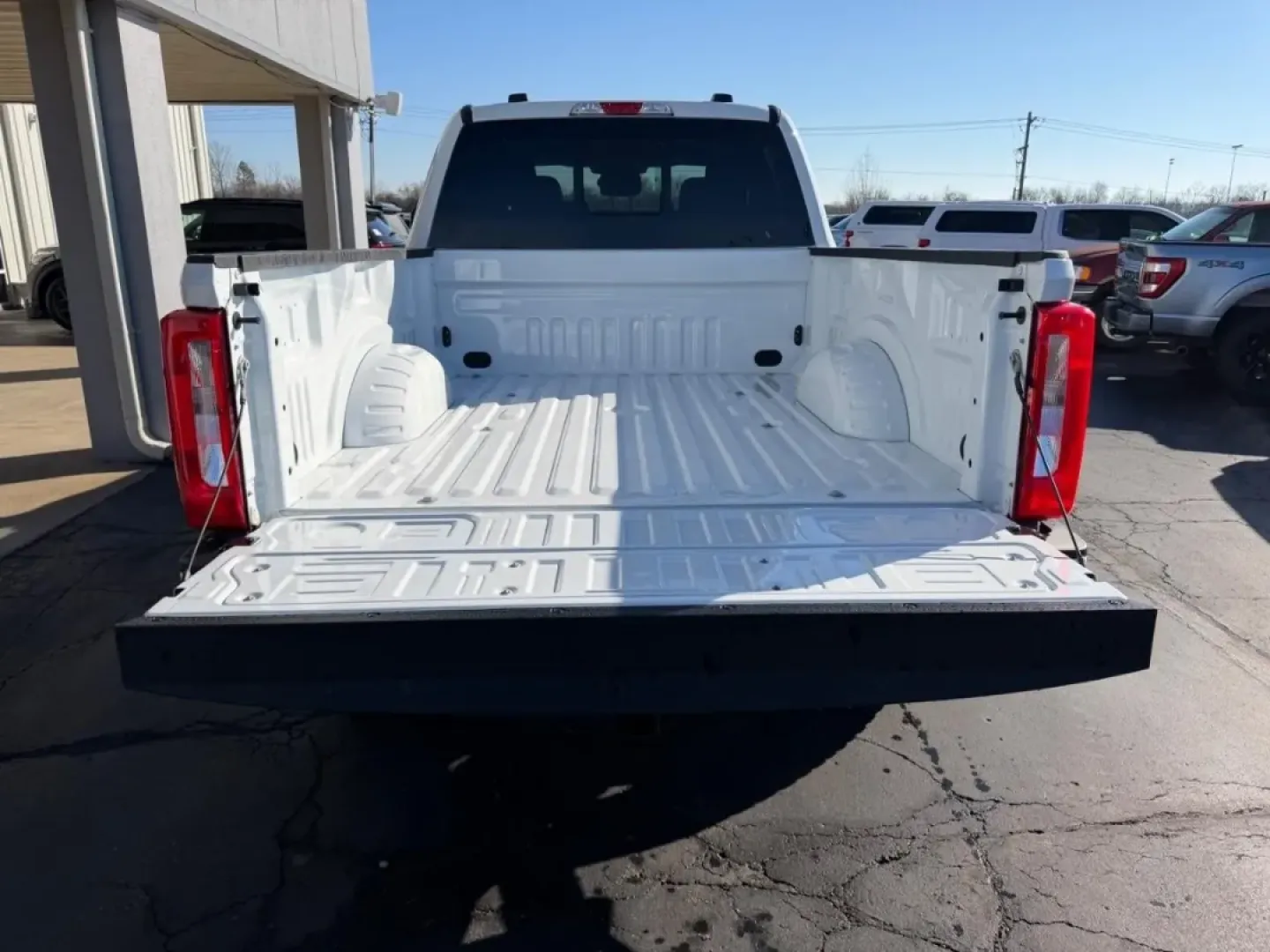 2026 /Medium Dark Slate Cloth Ford F-250SD XL Crew Cab 4WD (1FT7W2BA4TE) with an 6.8L 2V DEVCT NA PFI V8 Gas engine, 6A transmission, located at 141 Commercial Dr, Fredericktown, MO, 63645, (573) 783-6432, 37.570087, -90.320648 - **Unlock Your Adventurous Lifestyle with the 2026 Ford Super Duty F-250 SRW!**<br /> <br /> Are you ready to elevate your daily commute or weekend escapades? The 2026 Ford Super Duty F-250 SRW is built to handle everything from tough jobs to family road trips with style and ease. Imagine conquering - Photo#4