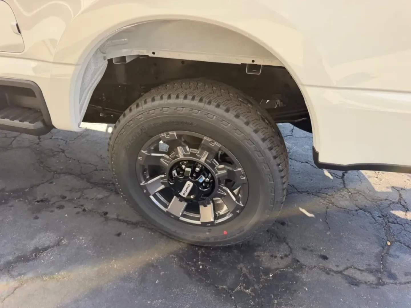 2026 /Medium Dark Slate Cloth Ford F-250SD XL Crew Cab 4WD (1FT7W2BA4TE) with an 6.8L 2V DEVCT NA PFI V8 Gas engine, 6A transmission, located at 141 Commercial Dr, Fredericktown, MO, 63645, (573) 783-6432, 37.570087, -90.320648 - **Unlock Your Adventurous Lifestyle with the 2026 Ford Super Duty F-250 SRW!**<br /> <br /> Are you ready to elevate your daily commute or weekend escapades? The 2026 Ford Super Duty F-250 SRW is built to handle everything from tough jobs to family road trips with style and ease. Imagine conquering - Photo#5