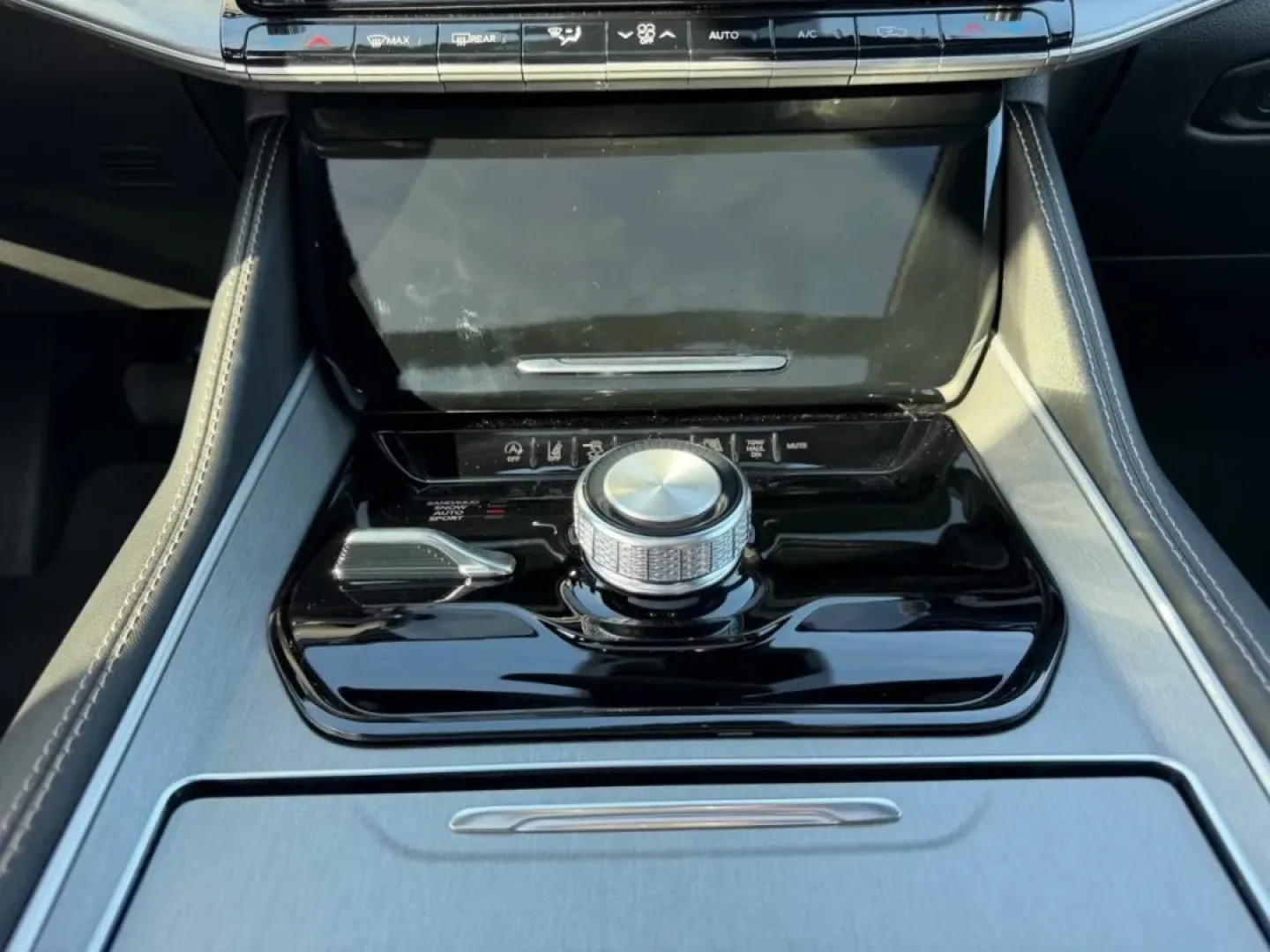 2026 /Global Black Leather Jeep Grand Wagoneer Limited (1C4SJVBP9TS) with an 3.0L I6 Hurricane SO Twin Turbo ESS engine, 8A transmission, located at 970 Woodlawn Dr., Farmington, MO, 63640, (573) 431-7800, 37.825642, -90.468674 - **Explore New Horizons with the 2026 Jeep Grand Wagoneer - Your Ultimate Family Adventure Companion!**<br /> <br /> Are you ready to elevate your family adventures or weekend getaways? The 2026 Jeep Grand Wagoneer, now available at Pettus CDJR Farmington, is designed for those who crave both luxury - Photo#19