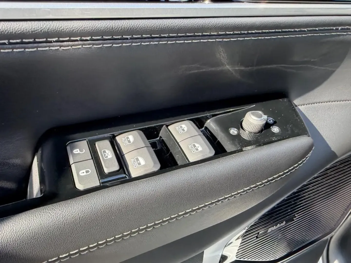 2026 /Global Black Leather Jeep Grand Wagoneer Limited (1C4SJVBP9TS) with an 3.0L I6 Hurricane SO Twin Turbo ESS engine, 8A transmission, located at 970 Woodlawn Dr., Farmington, MO, 63640, (573) 431-7800, 37.825642, -90.468674 - **Explore New Horizons with the 2026 Jeep Grand Wagoneer - Your Ultimate Family Adventure Companion!**<br /> <br /> Are you ready to elevate your family adventures or weekend getaways? The 2026 Jeep Grand Wagoneer, now available at Pettus CDJR Farmington, is designed for those who crave both luxury - Photo#21