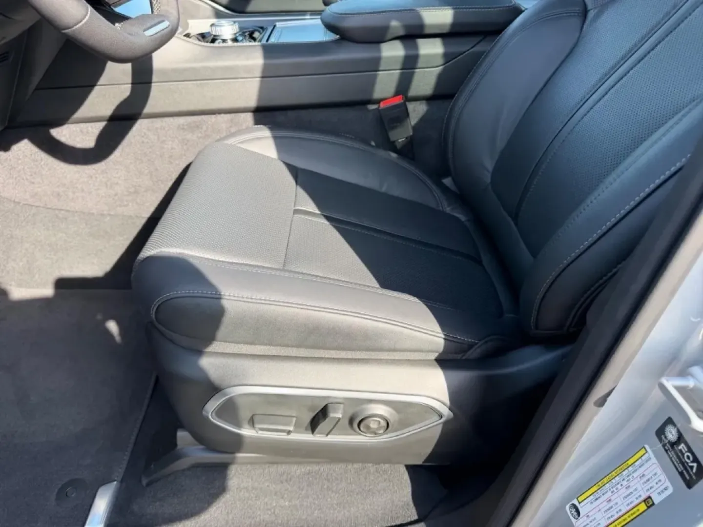 2026 /Global Black Leather Jeep Grand Wagoneer Limited (1C4SJVBP9TS) with an 3.0L I6 Hurricane SO Twin Turbo ESS engine, 8A transmission, located at 970 Woodlawn Dr., Farmington, MO, 63640, (573) 431-7800, 37.825642, -90.468674 - **Explore New Horizons with the 2026 Jeep Grand Wagoneer - Your Ultimate Family Adventure Companion!**<br /> <br /> Are you ready to elevate your family adventures or weekend getaways? The 2026 Jeep Grand Wagoneer, now available at Pettus CDJR Farmington, is designed for those who crave both luxury - Photo#23