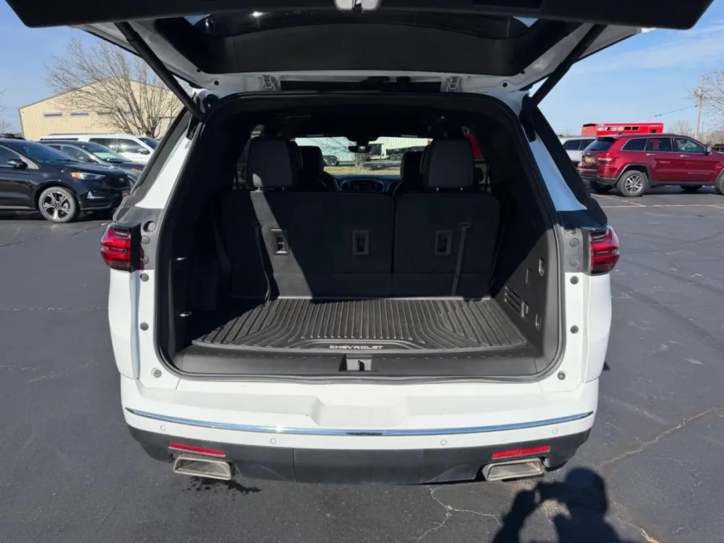 2023 /Jet Black Leather Chevrolet Traverse Premier (1GNEVKKW5PJ) with an 3.6L V6 / SIDI / VVT engine, Automatic transmission, located at 970 Woodlawn Dr., Farmington, MO, 63640, (573) 431-7800, 37.825642, -90.468674 - ### Discover the Ultimate Family Adventure with the 2023 Chevrolet Traverse at Pettus CDJR Farmington!<br /> <br /> Are you searching for the perfect SUV that combines comfort, style, and functionality for your family? Look no further! The 2023 Chevrolet Traverse at Pettus CDJR Farmington is designe - Photo#4