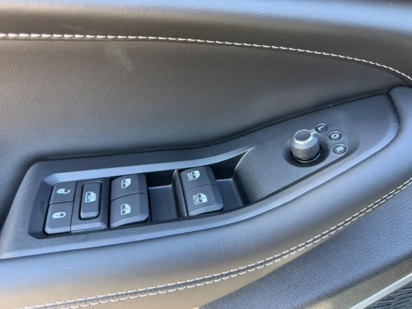 2026 /Global Black Leather Jeep Grand Cherokee Limited (1C4RJHBR0T8) with an 2.0L engine, 8A transmission, located at 970 Woodlawn Dr., Farmington, MO, 63640, (573) 431-7800, 37.825642, -90.468674 - Are you ready to elevate your adventures and enjoy the freedom of the open road? Imagine cruising through the scenic landscapes of Farmington, MO, in a vehicle that perfectly blends power, comfort, and versatility. Introducing the stunning 2026 Jeep Grand Cherokee, now available at Pettus CDJR Farmi - Photo#19