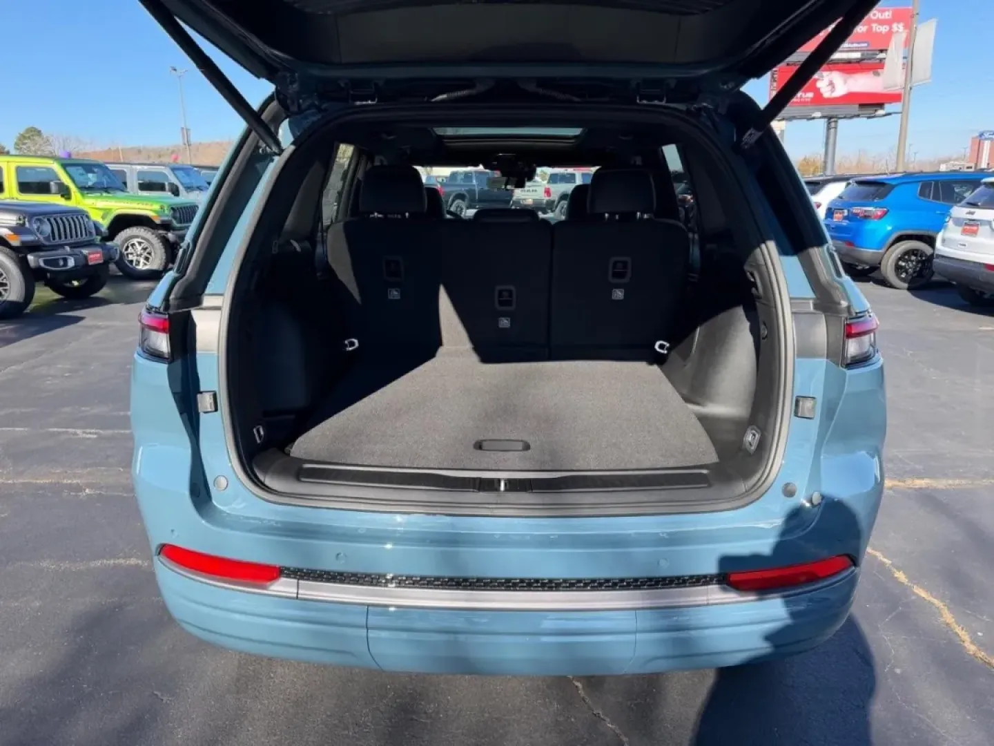 2026 /Global Black Leather Jeep Grand Cherokee Limited (1C4RJHBR0T8) with an 2.0L engine, 8A transmission, located at 970 Woodlawn Dr., Farmington, MO, 63640, (573) 431-7800, 37.825642, -90.468674 - Are you ready to elevate your adventures and enjoy the freedom of the open road? Imagine cruising through the scenic landscapes of Farmington, MO, in a vehicle that perfectly blends power, comfort, and versatility. Introducing the stunning 2026 Jeep Grand Cherokee, now available at Pettus CDJR Farmi - Photo#4